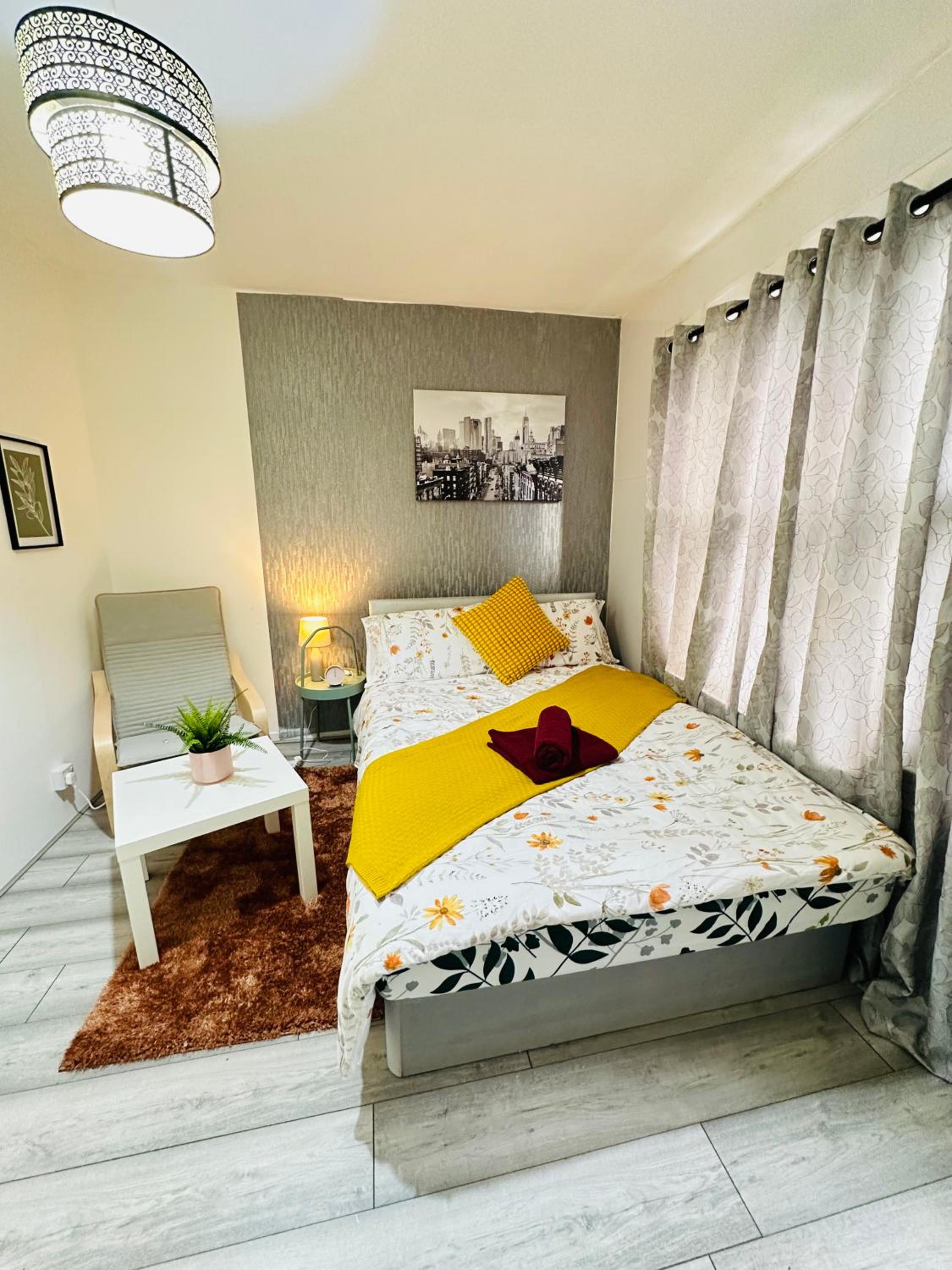 Flat in Aldgate East, London