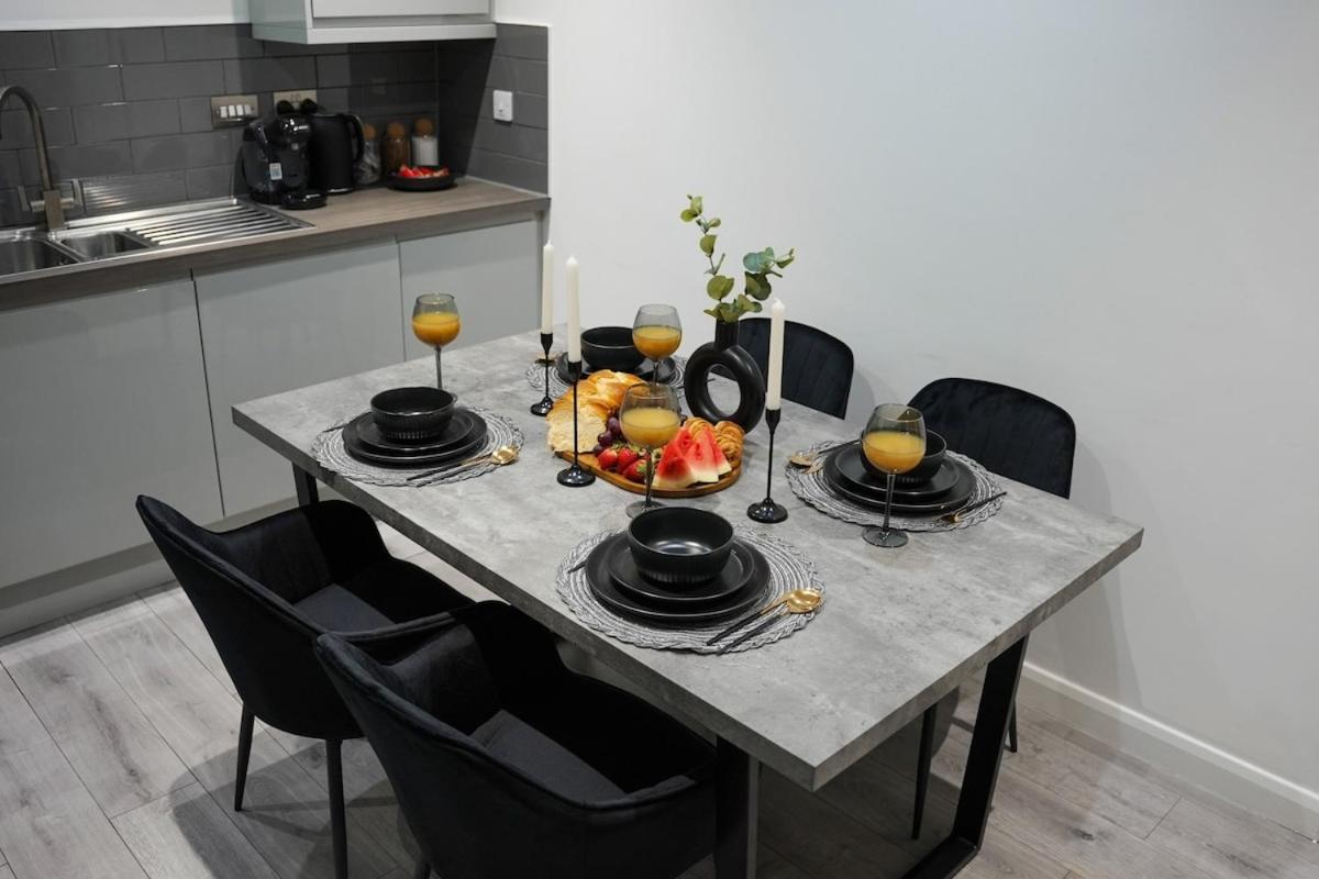 Emerald Luxe Leicester, City Centre Apartment, Sofa Bed, Netflix WiFi, Parking