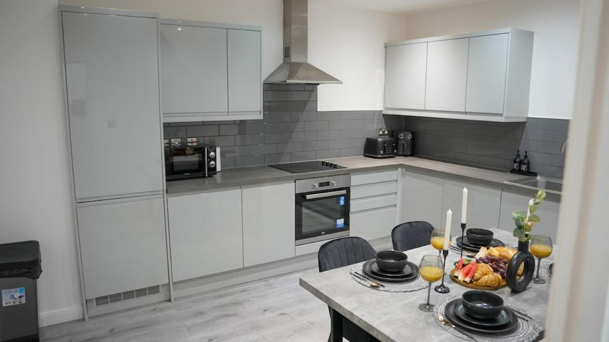 Emerald Luxe Leicester, City Centre Apartment, Sofa Bed, Netflix WiFi, Parking
