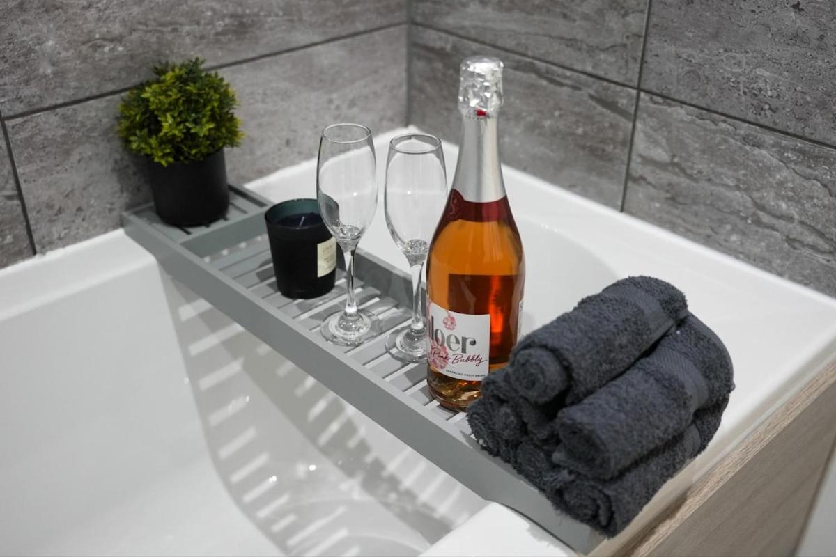 Emerald Luxe Leicester, City Centre Apartment, Sofa Bed, Netflix WiFi, Parking