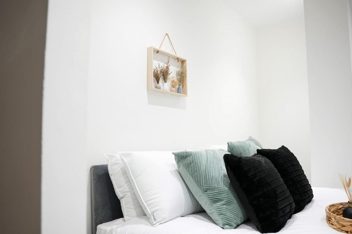 Emerald Luxe Leicester, City Centre Apartment, Sofa Bed, Netflix WiFi, Parking