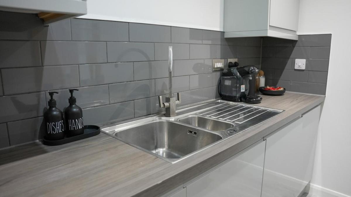 Emerald Luxe Leicester, City Centre Apartment, Sofa Bed, Netflix WiFi, Parking