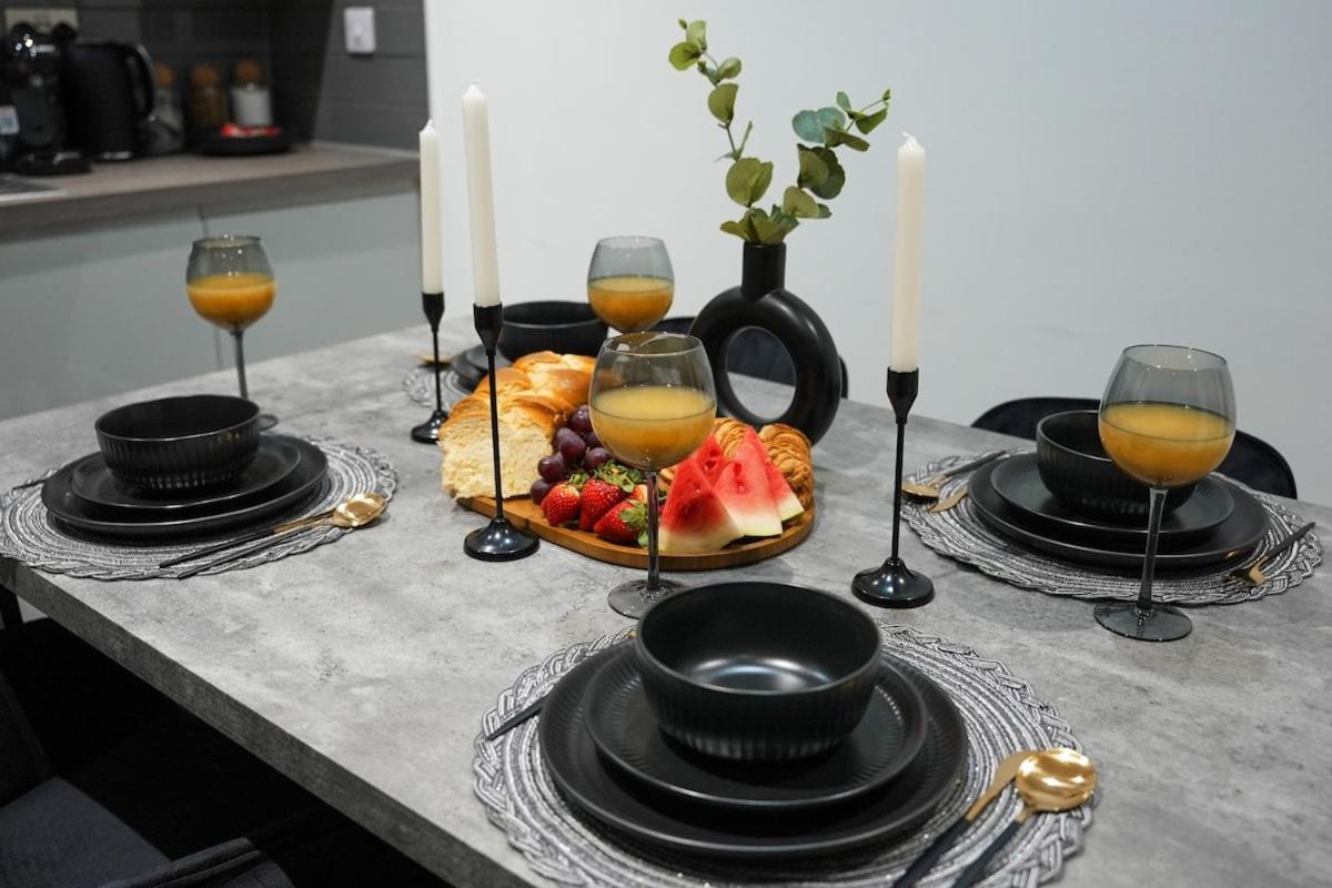 Emerald Luxe Leicester, City Centre Apartment, Sofa Bed, Netflix WiFi, Parking