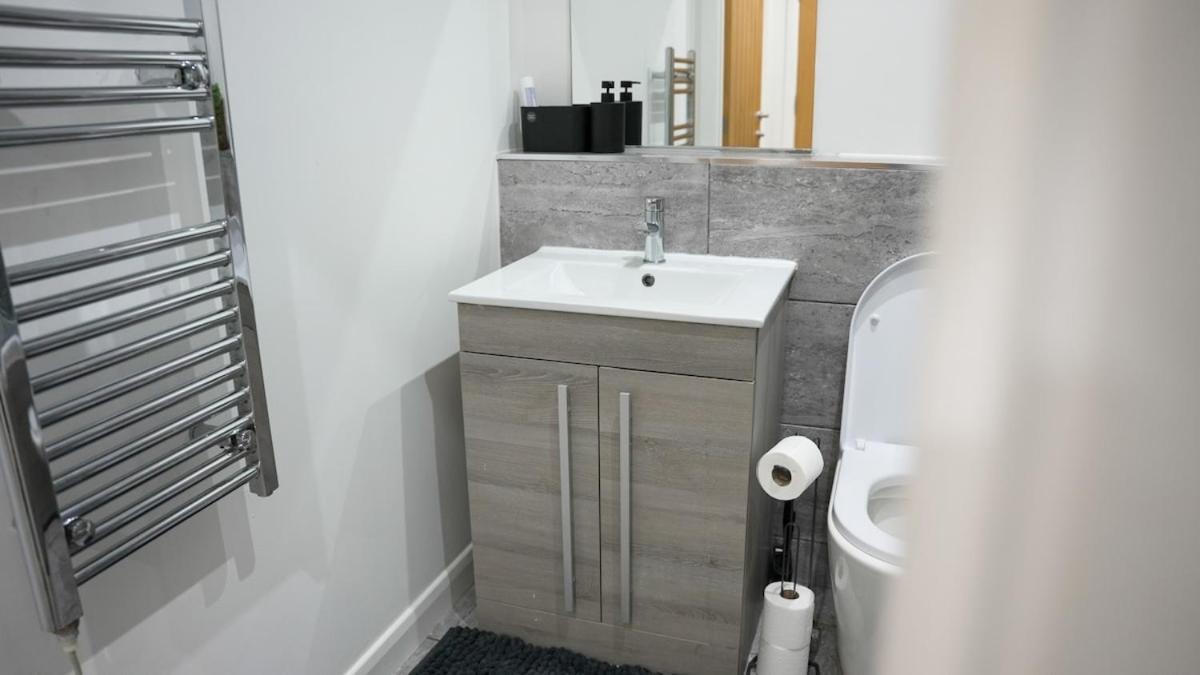 Emerald Luxe Leicester, City Centre Apartment, Sofa Bed, Netflix WiFi, Parking