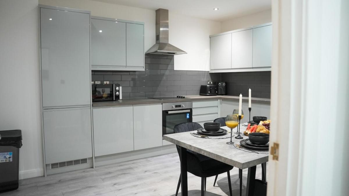 Emerald Luxe Leicester, City Centre Apartment, Sofa Bed, Netflix WiFi, Parking