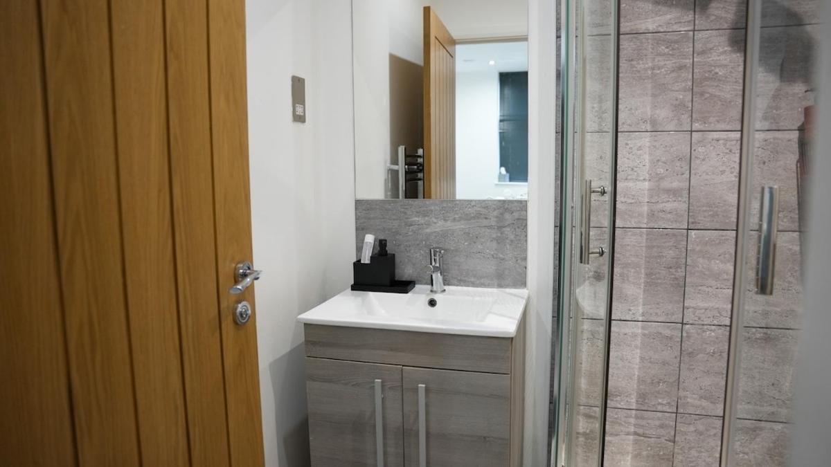 Emerald Luxe Leicester, City Centre Apartment, Sofa Bed, Netflix WiFi, Parking