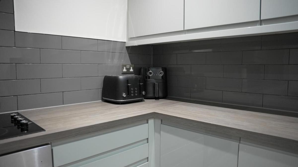 Emerald Luxe Leicester, City Centre Apartment, Sofa Bed, Netflix WiFi, Parking