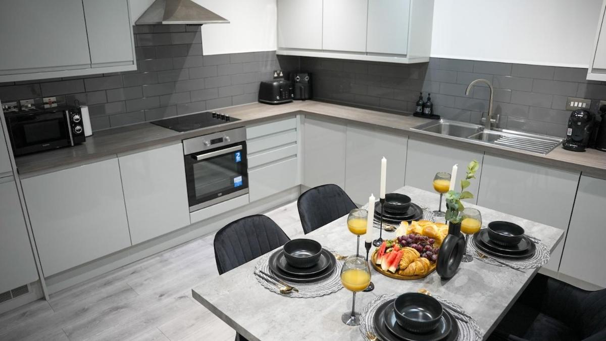 Emerald Luxe Leicester, City Centre Apartment, Sofa Bed, Netflix WiFi, Parking