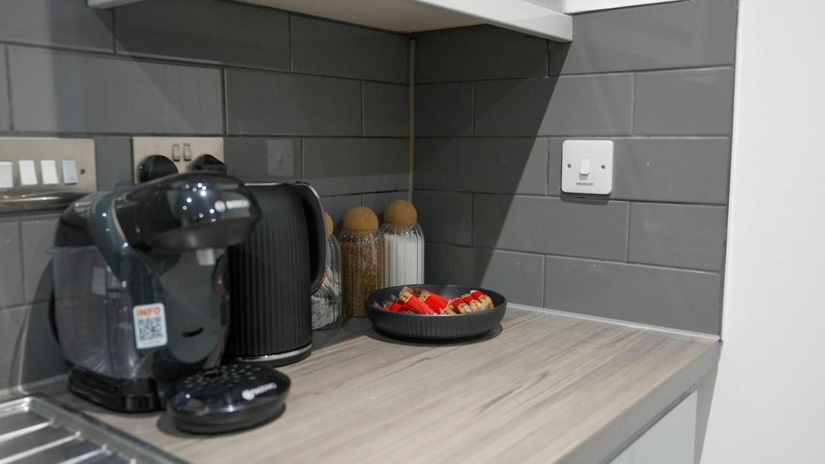 Emerald Luxe Leicester, City Centre Apartment, Sofa Bed, Netflix WiFi, Parking