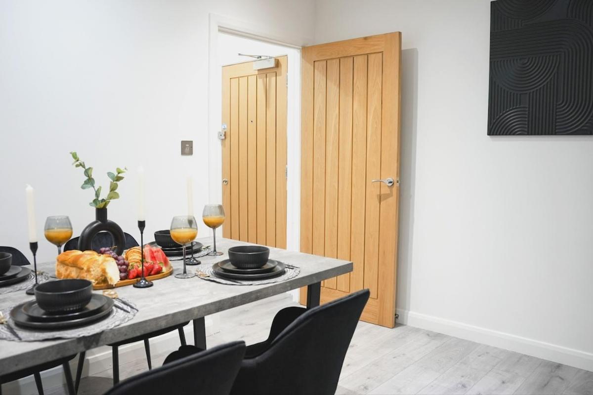 Emerald Luxe Leicester, City Centre Apartment, Sofa Bed, Netflix WiFi, Parking