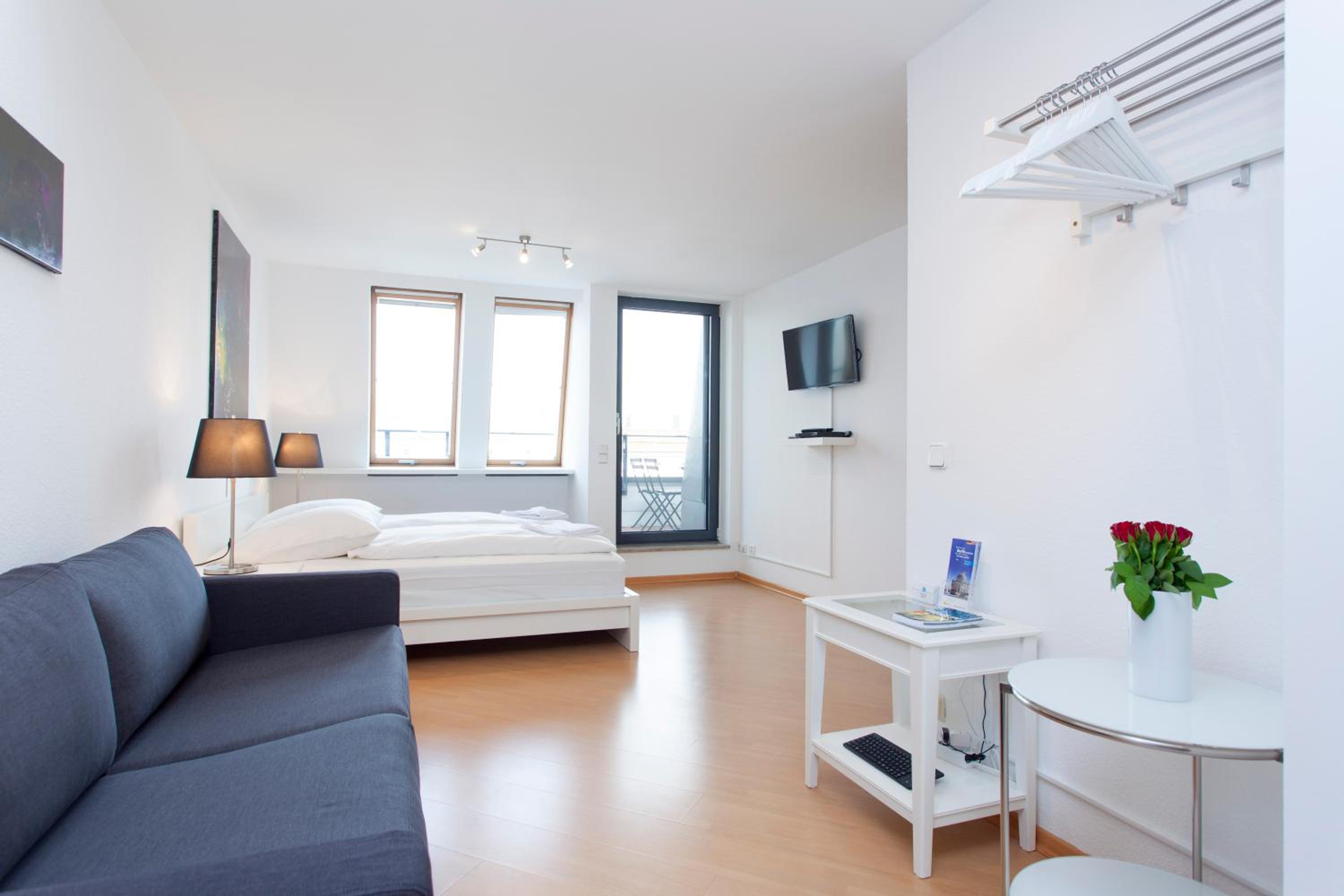 The Danziger, 2 unique roof top units in PrenzlauerBerg, group & family friendly, from 2 up to 7 Guests