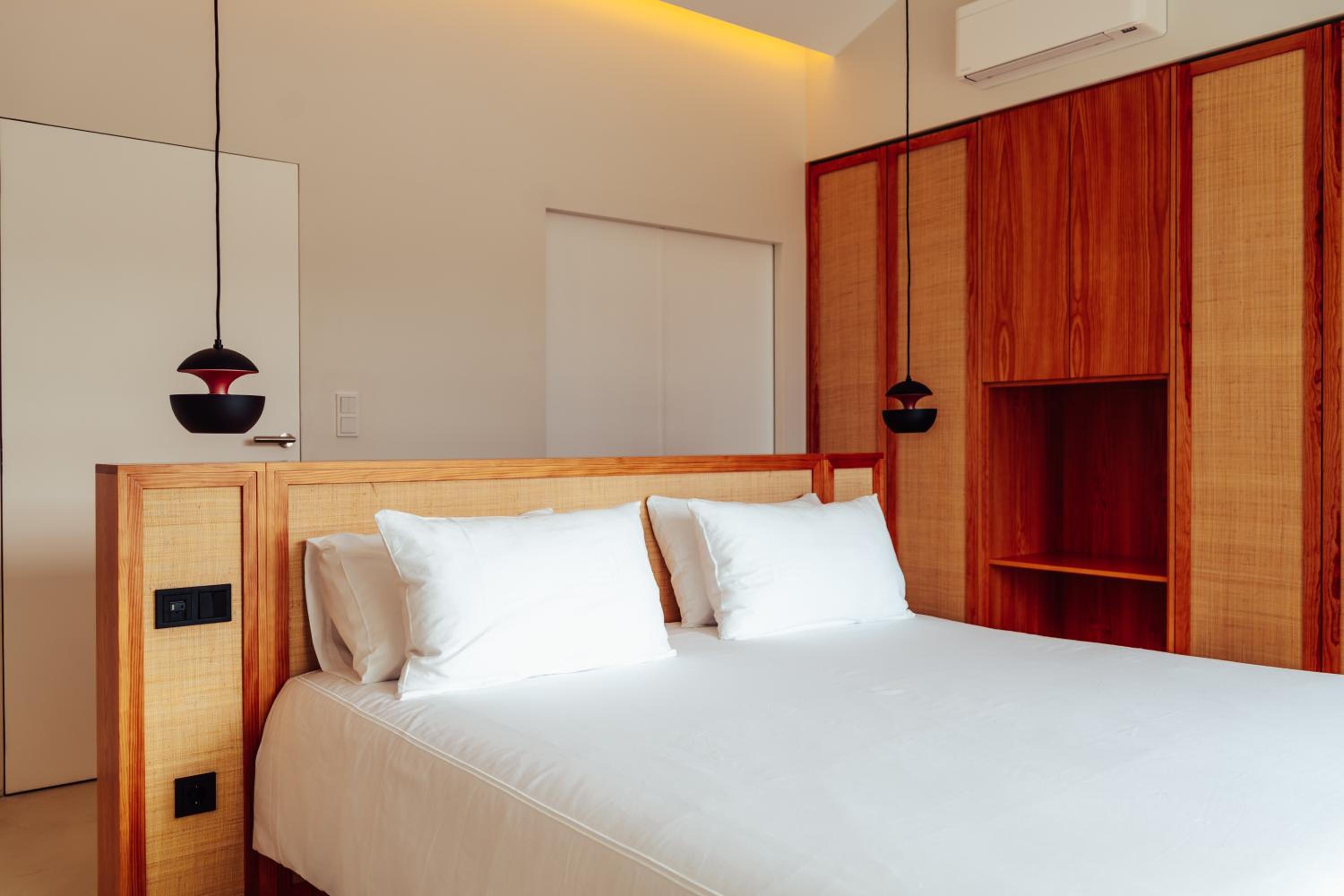 Silveira Bay Lounge Retreat