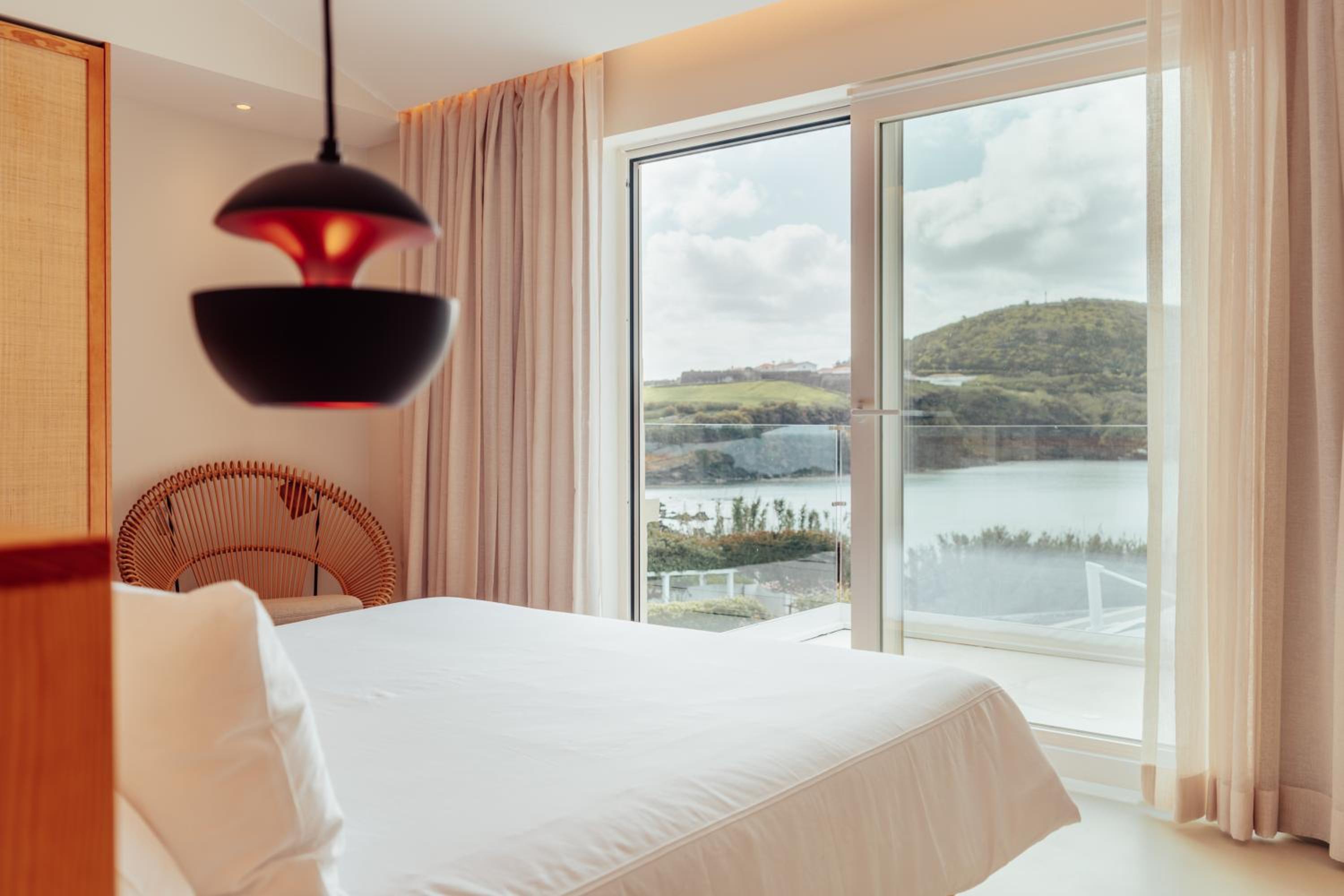 Silveira Bay Lounge Retreat