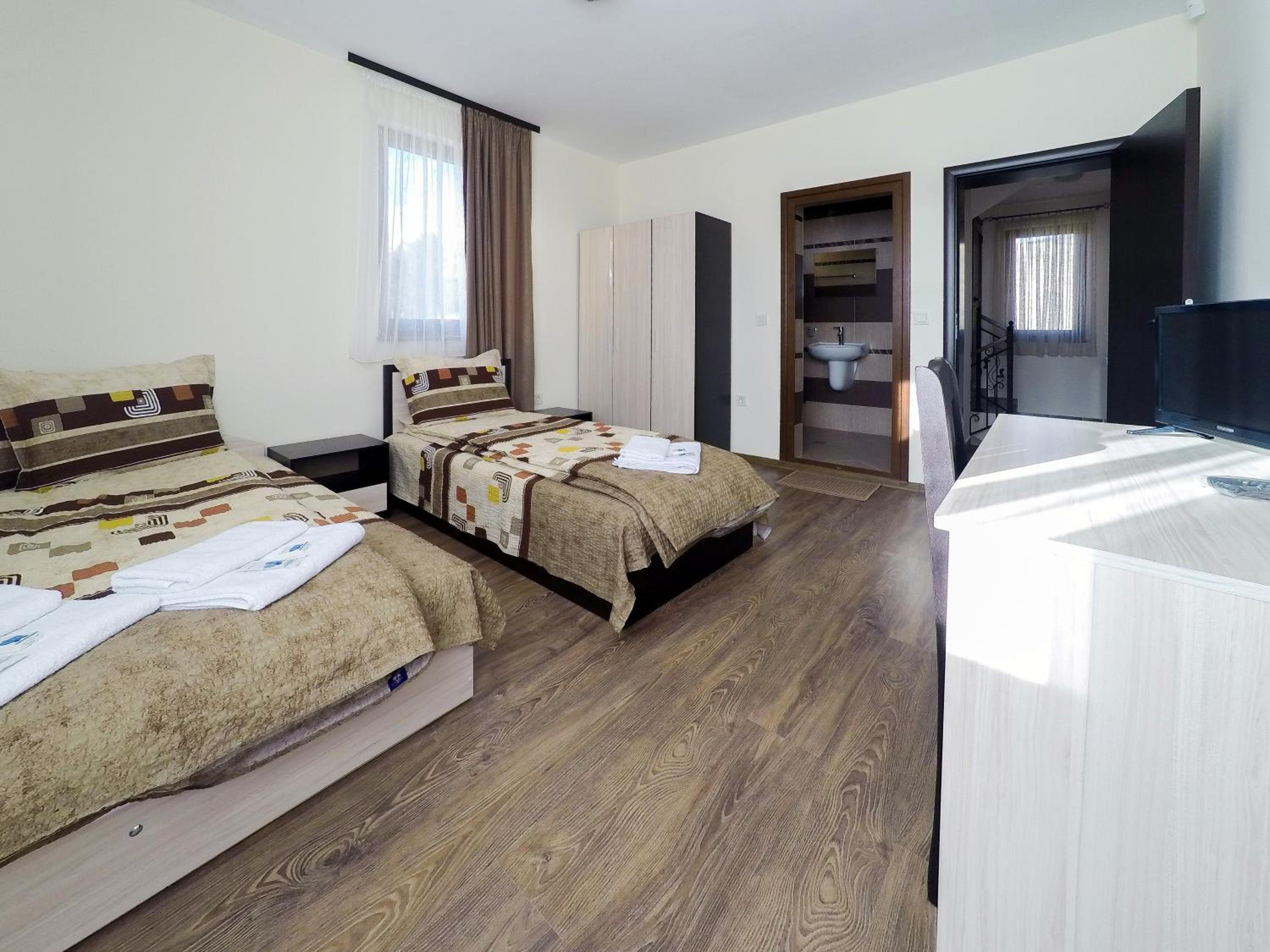 Divna Forest & Lake House