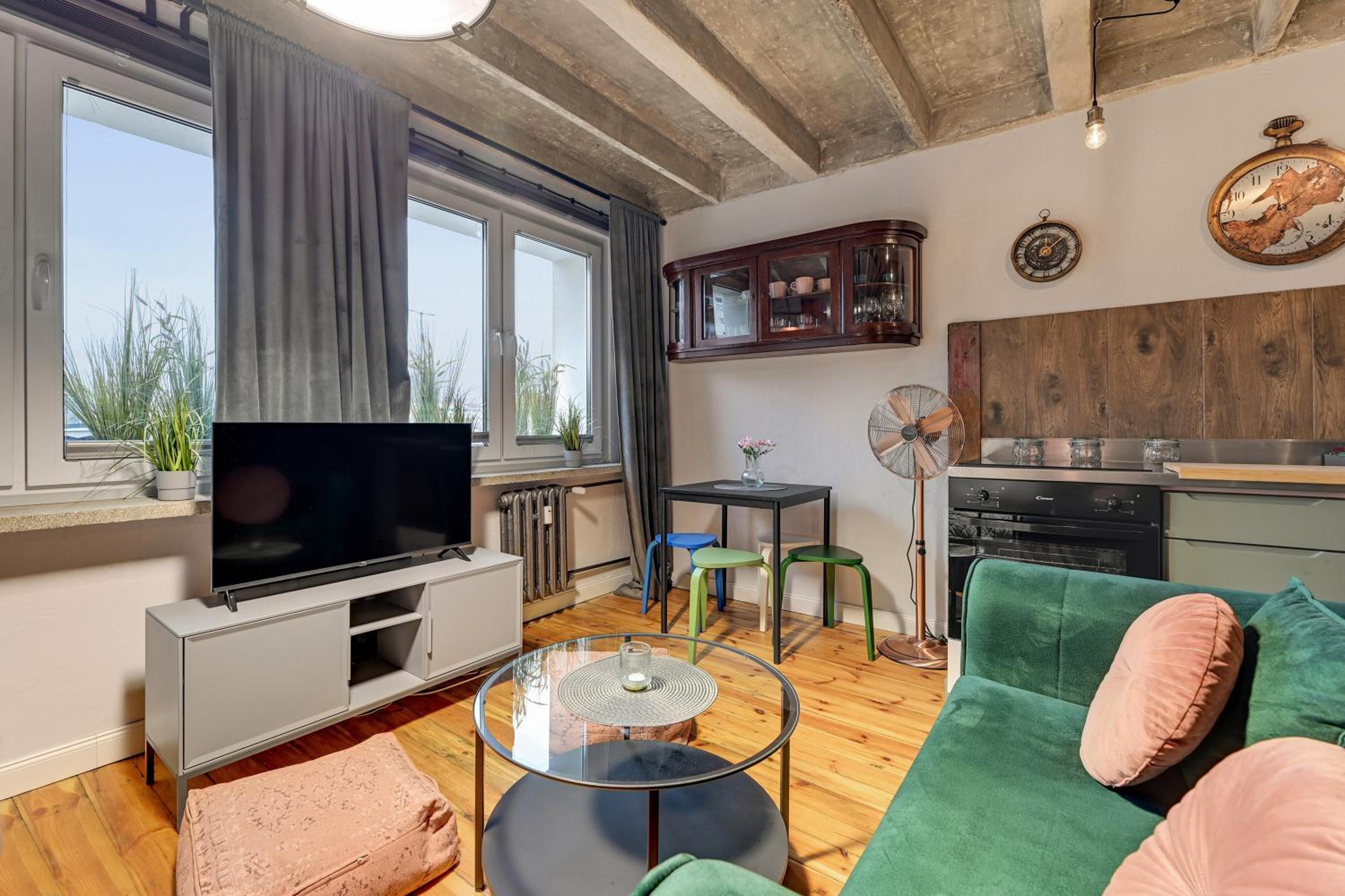Cats & Crafts Loft by Downtown Apartments