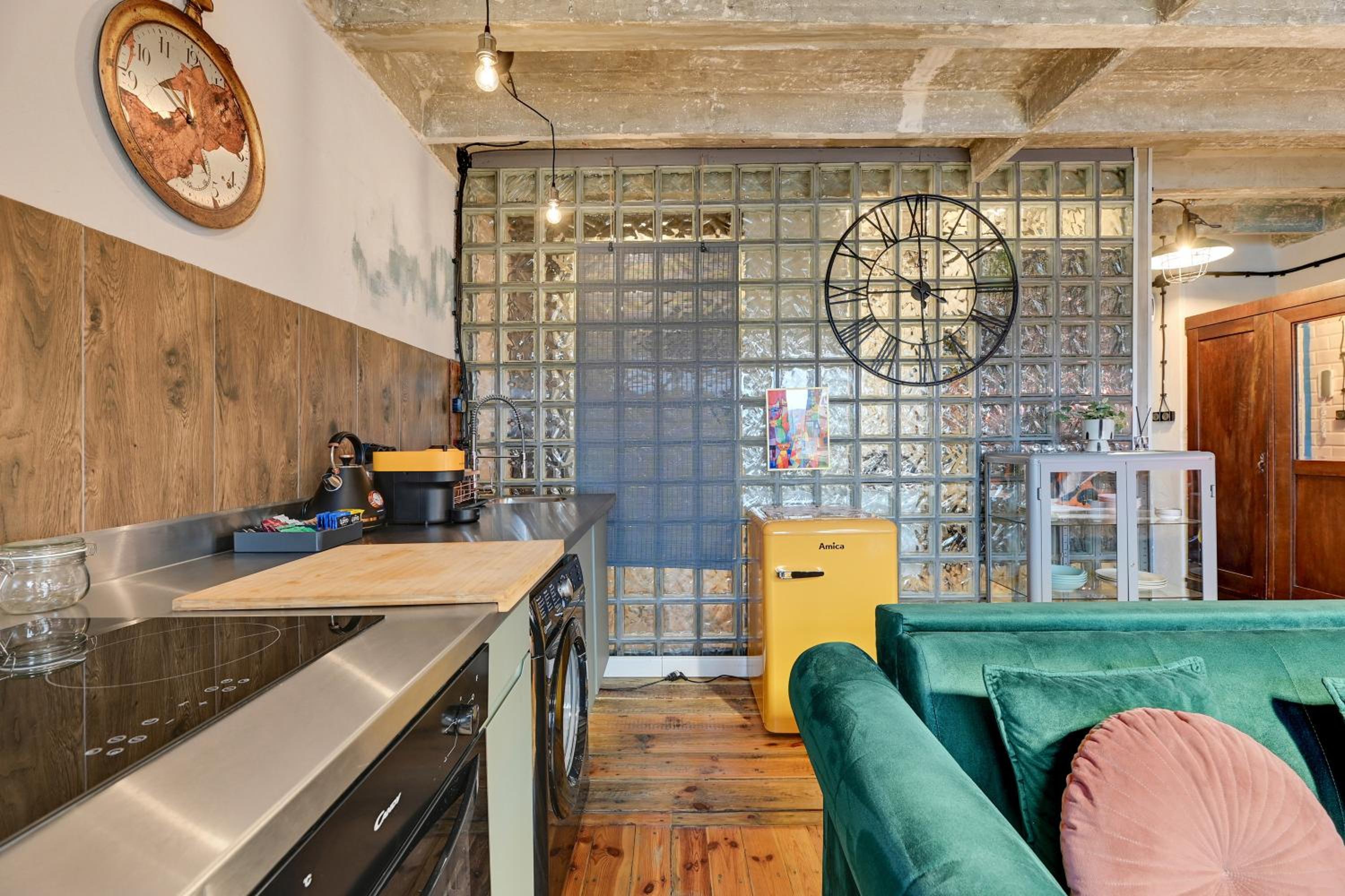 Cats & Crafts Loft by Downtown Apartments