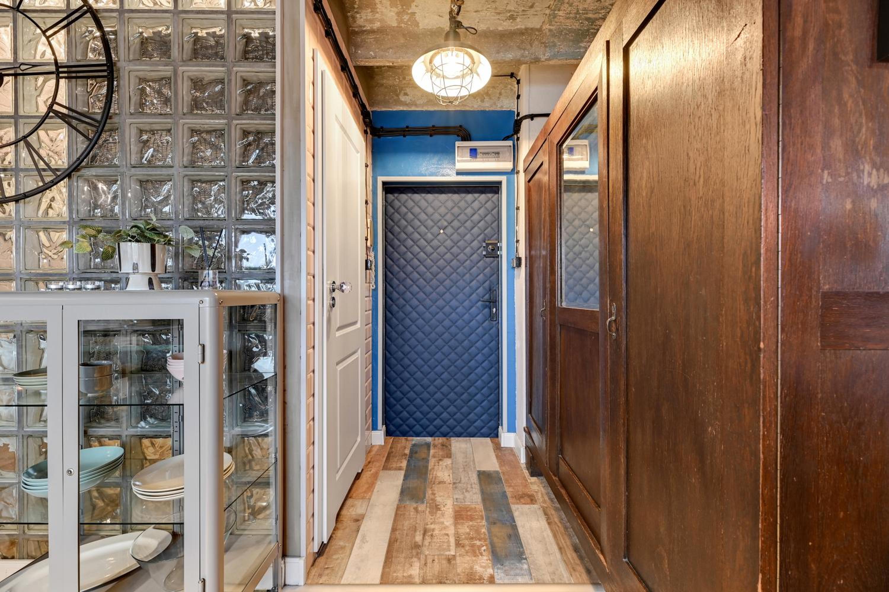 Cats & Crafts Loft by Downtown Apartments