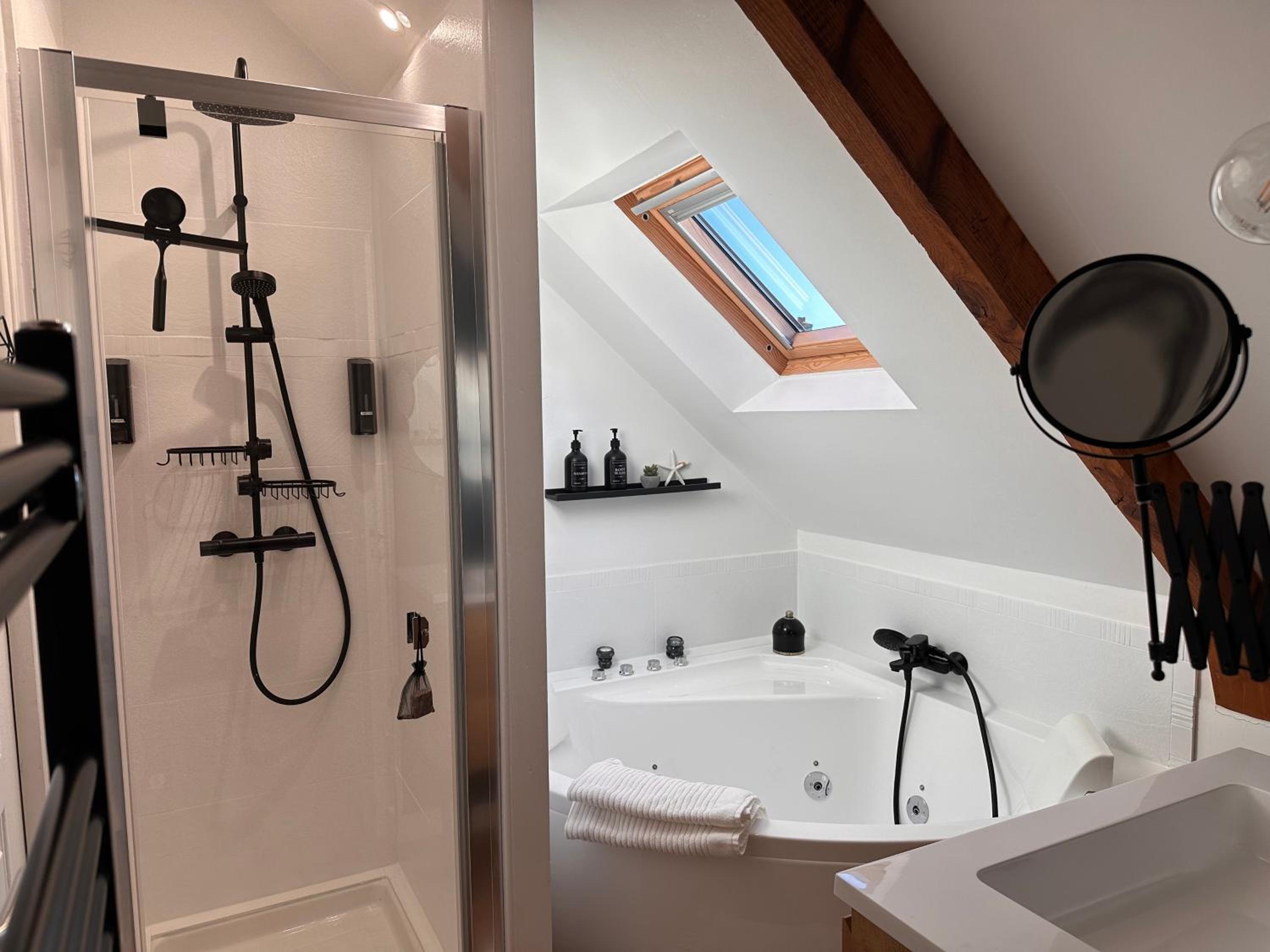 Les Libellules Appartement avec baignoire spa à Dinan Lanvallay