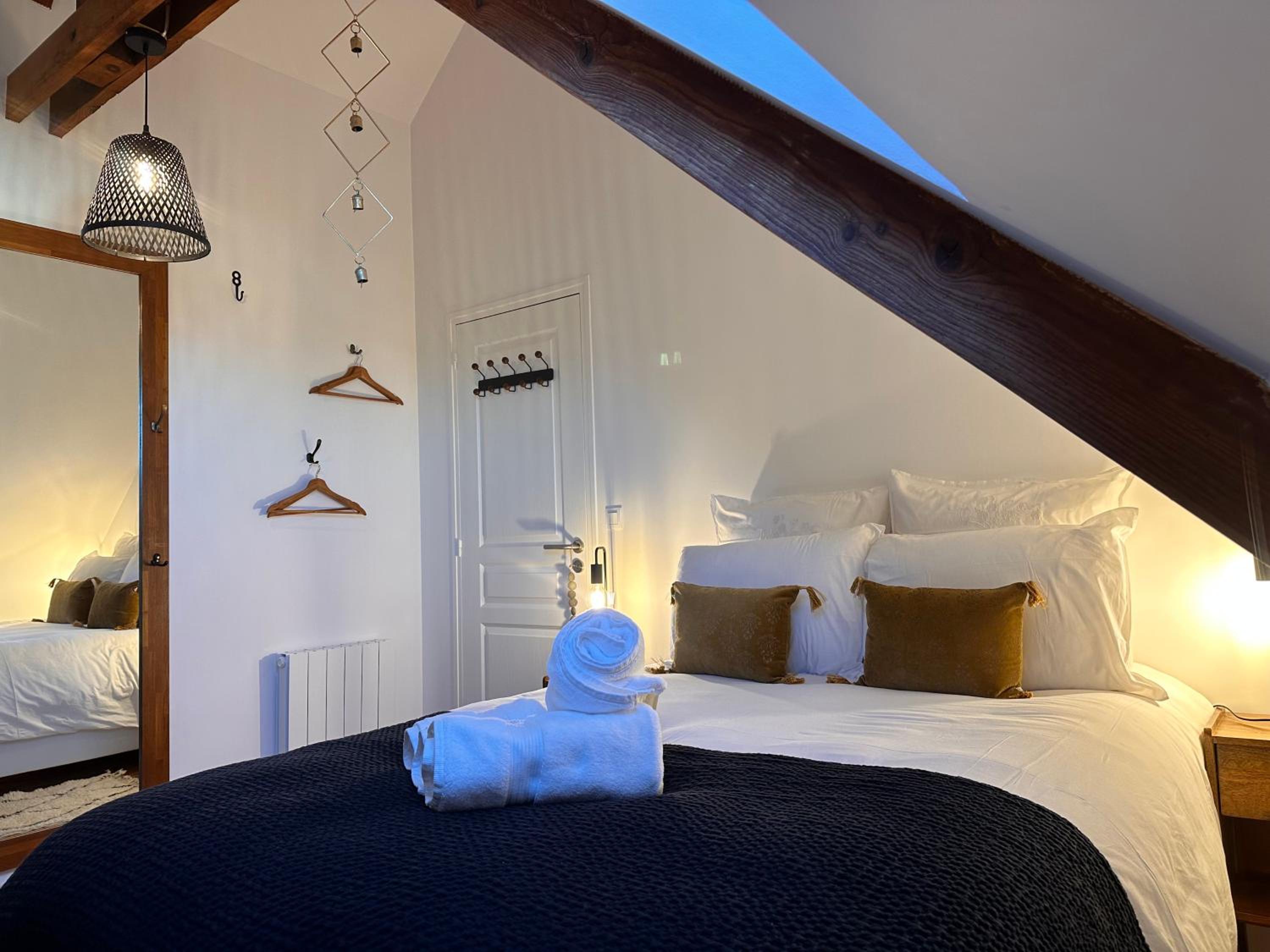 Les Libellules Appartement avec baignoire spa à Dinan Lanvallay