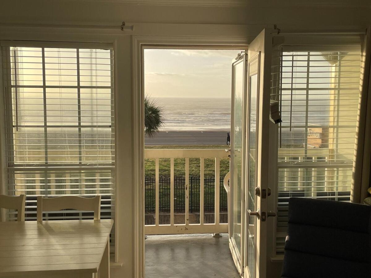Ocean Front Condo - 3 Bdrms - Hot Tubs - 2 Pools - Gym - Tennis ct - Shoreline Stays