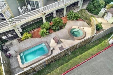 Ocean Front Condo - 3 Bdrms - Hot Tubs - 2 Pools - Gym - Tennis ct - Shoreline Stays