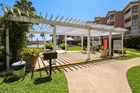 Ocean Front Condo - 3 Bdrms - Hot Tubs - 2 Pools - Gym - Tennis ct - Shoreline Stays