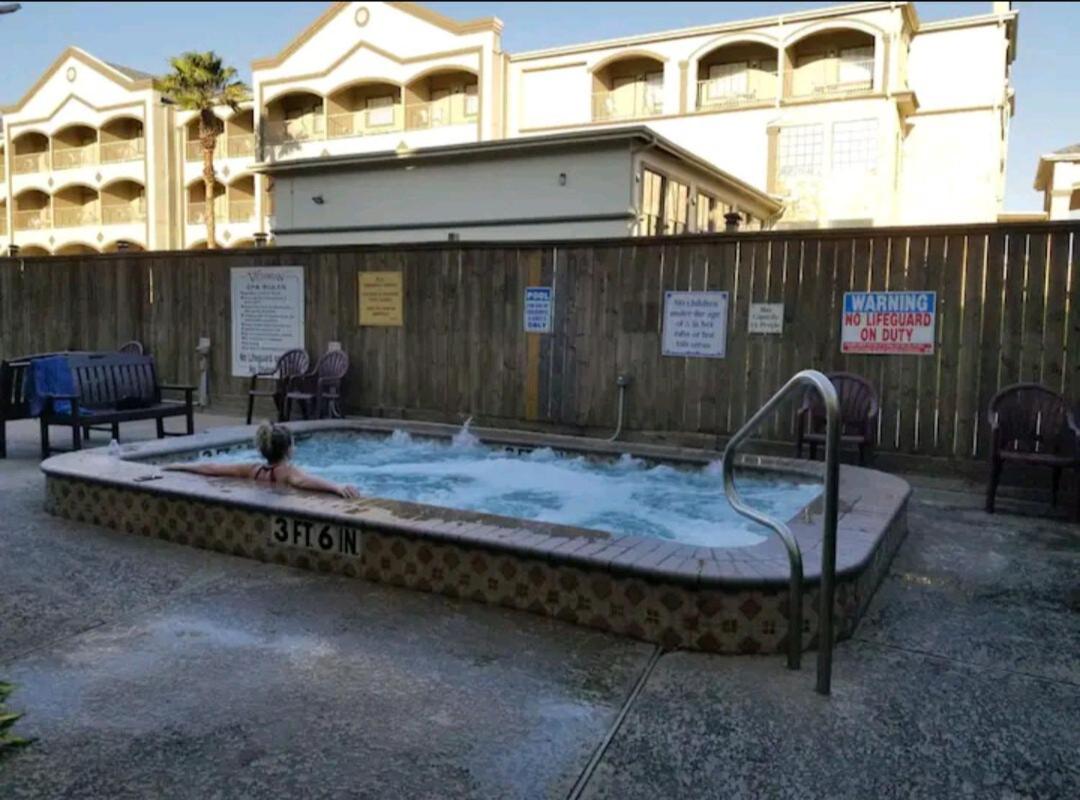Ocean Front Condo - 3 Bdrms - Hot Tubs - 2 Pools - Gym - Tennis ct - Shoreline Stays