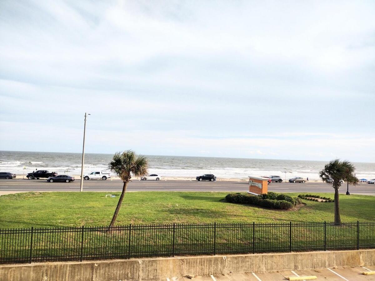Ocean Front Condo - 3 Bdrms - Hot Tubs - 2 Pools - Gym - Tennis ct - Shoreline Stays