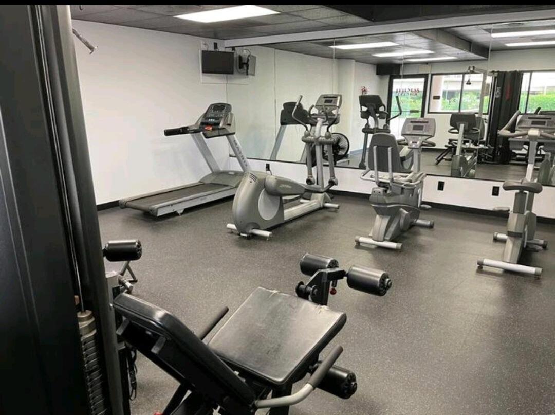 Ocean Front Condo - 3 Bdrms - Hot Tubs - 2 Pools - Gym - Tennis ct - Shoreline Stays