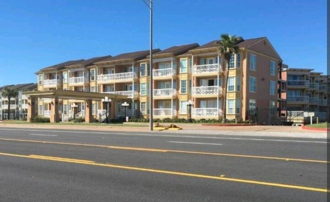 Ocean Front Condo - 3 Bdrms - Hot Tubs - 2 Pools - Gym - Tennis ct - Shoreline Stays