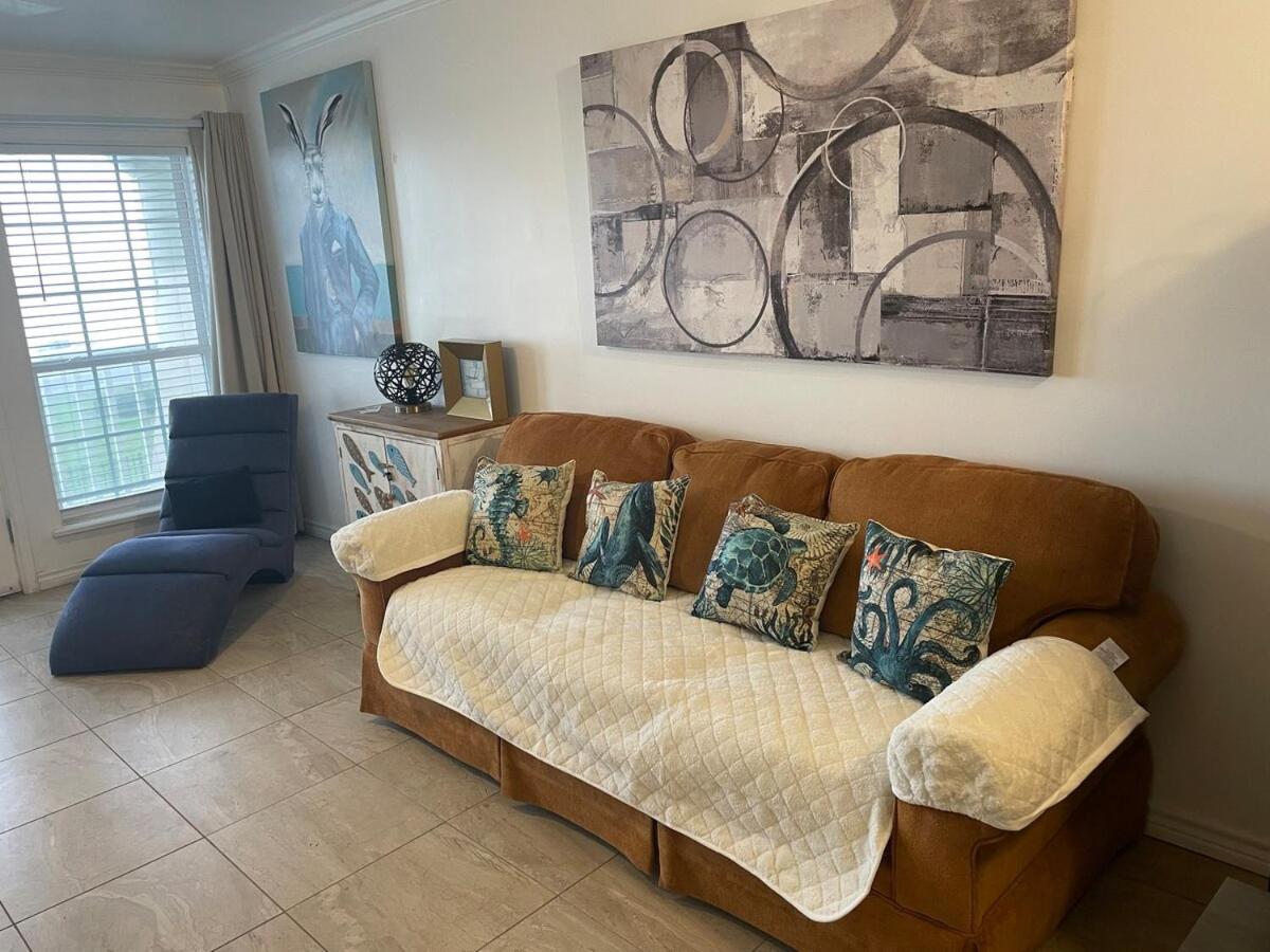 Ocean Front Condo - 3 Bdrms - Hot Tubs - 2 Pools - Gym - Tennis ct - Shoreline Stays