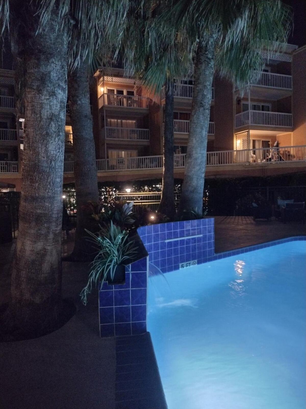 Ocean Front Condo - 3 Bdrms - Hot Tubs - 2 Pools - Gym - Tennis ct - Shoreline Stays