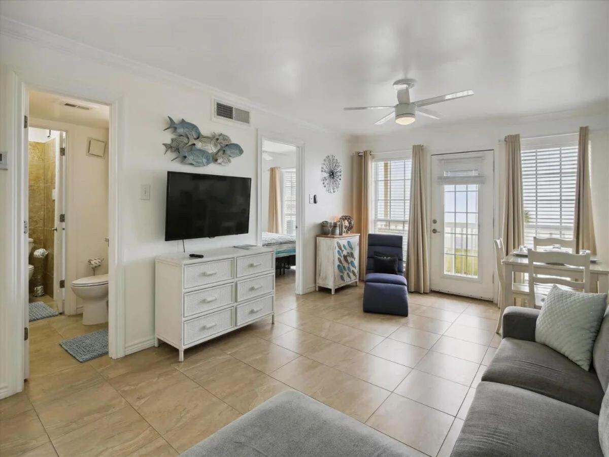 Ocean Front Condo - 3 Bdrms - Hot Tubs - 2 Pools - Gym - Tennis ct - Shoreline Stays