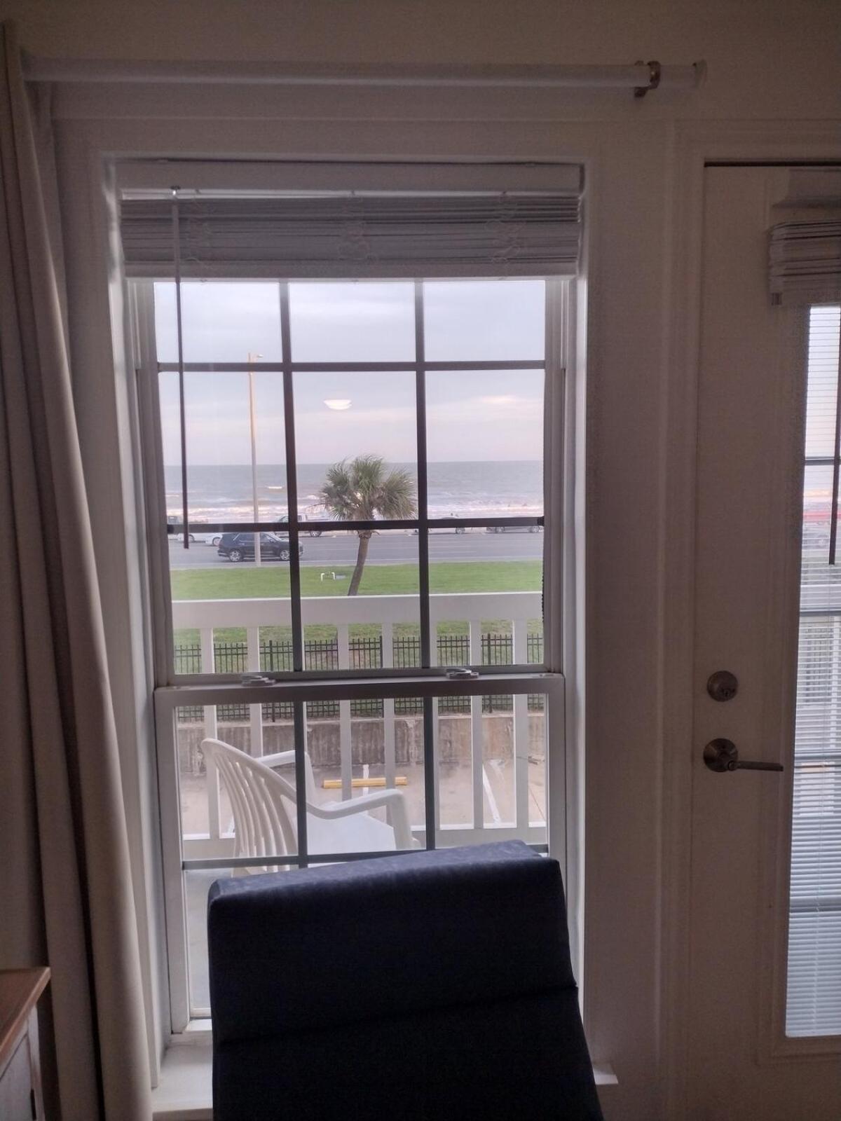 Ocean Front Condo - 3 Bdrms - Hot Tubs - 2 Pools - Gym - Tennis ct - Shoreline Stays