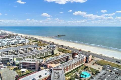Ocean Front Condo - 3 Bdrms - Hot Tubs - 2 Pools - Gym - Tennis ct - Shoreline Stays