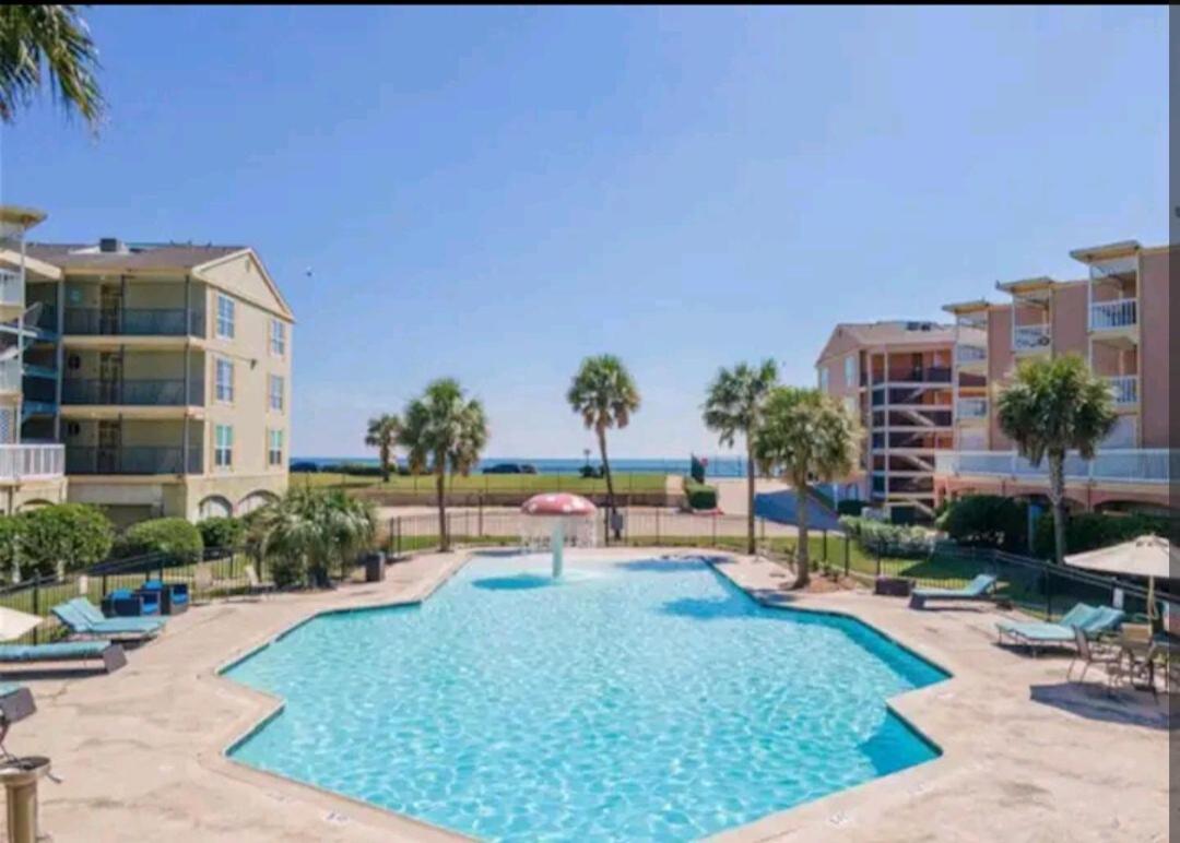 Ocean Front Condo - 3 Bdrms - Hot Tubs - 2 Pools - Gym - Tennis ct - Shoreline Stays
