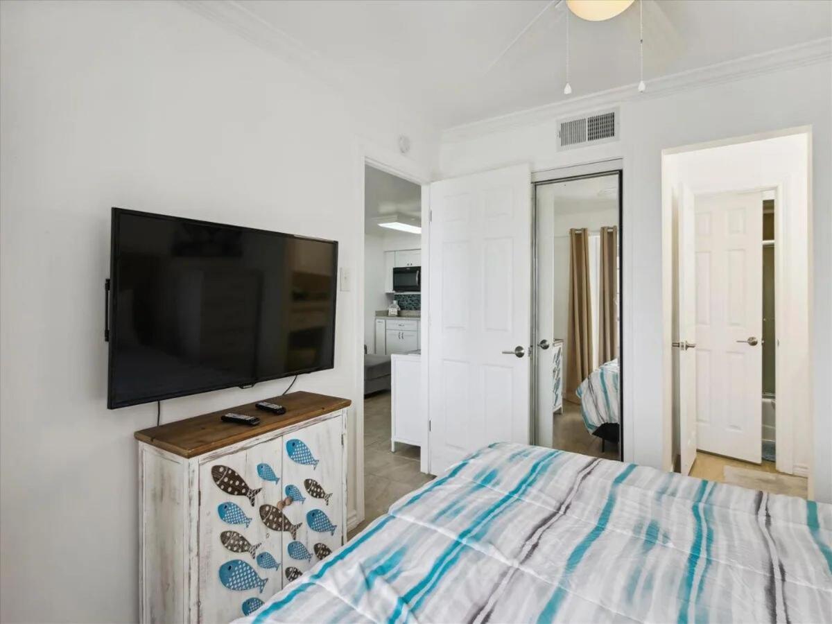 Ocean Front Condo - 3 Bdrms - Hot Tubs - 2 Pools - Gym - Tennis ct - Shoreline Stays