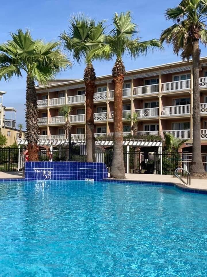Ocean Front Condo - 3 Bdrms - Hot Tubs - 2 Pools - Gym - Tennis ct - Shoreline Stays