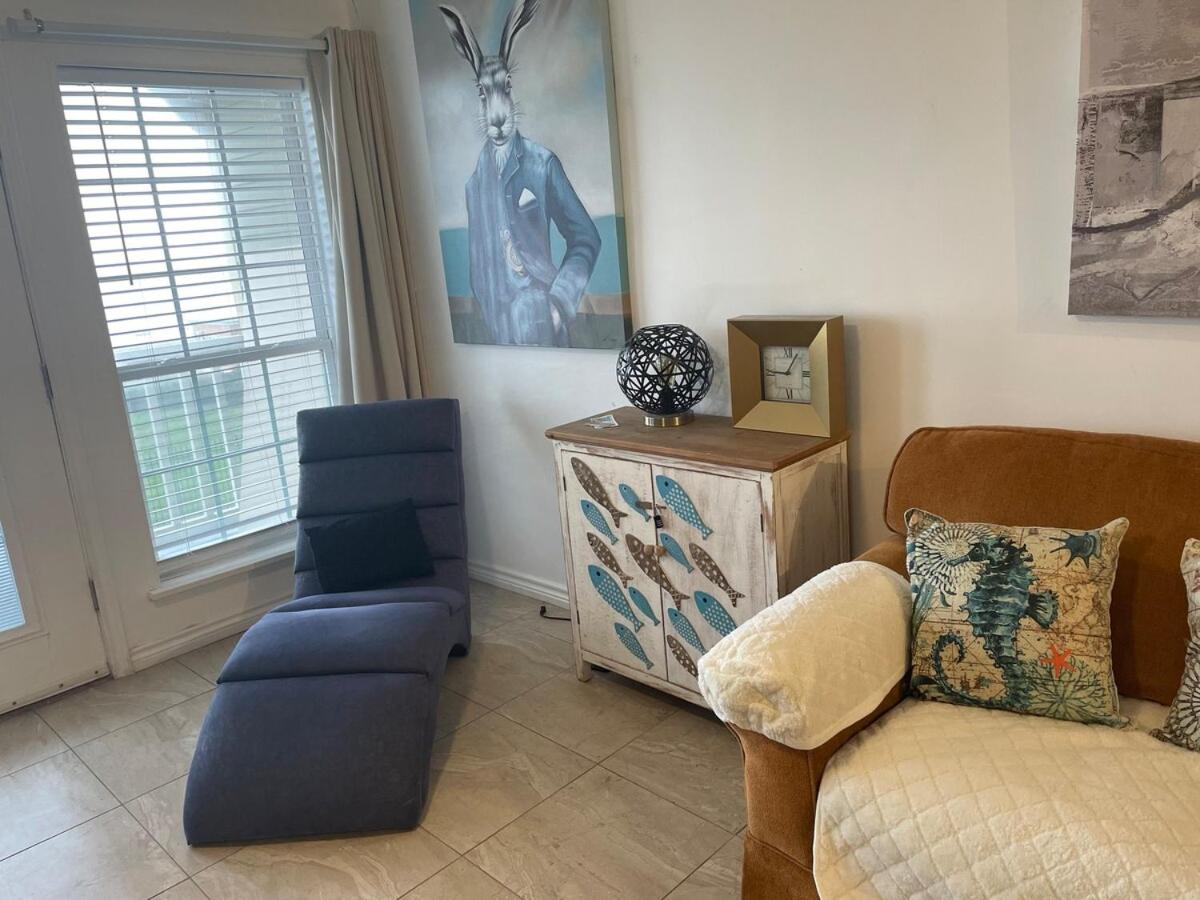 Ocean Front Condo - 3 Bdrms - Hot Tubs - 2 Pools - Gym - Tennis ct - Shoreline Stays