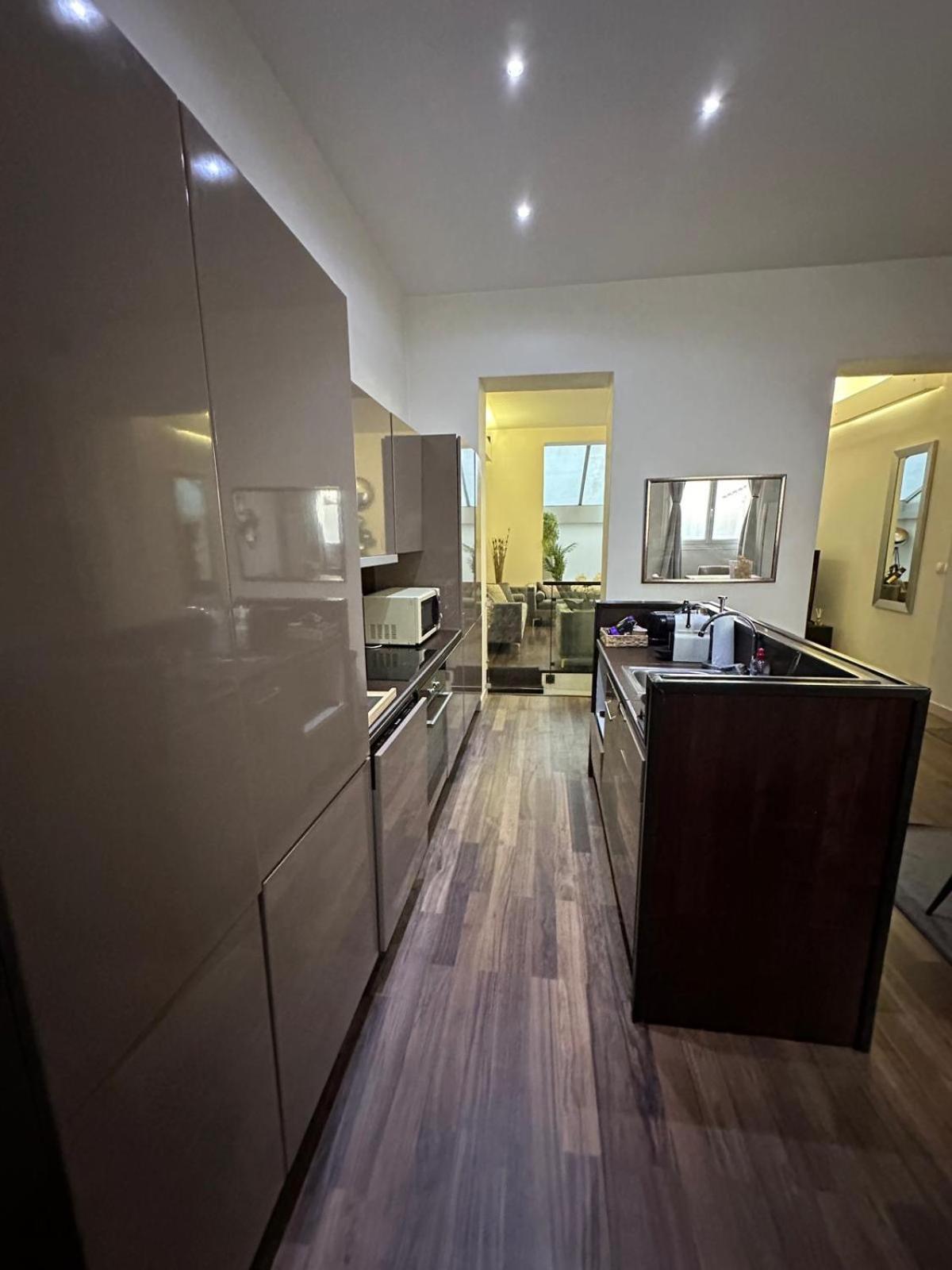Les Champs Elysées-125m2 Modern and Spacious