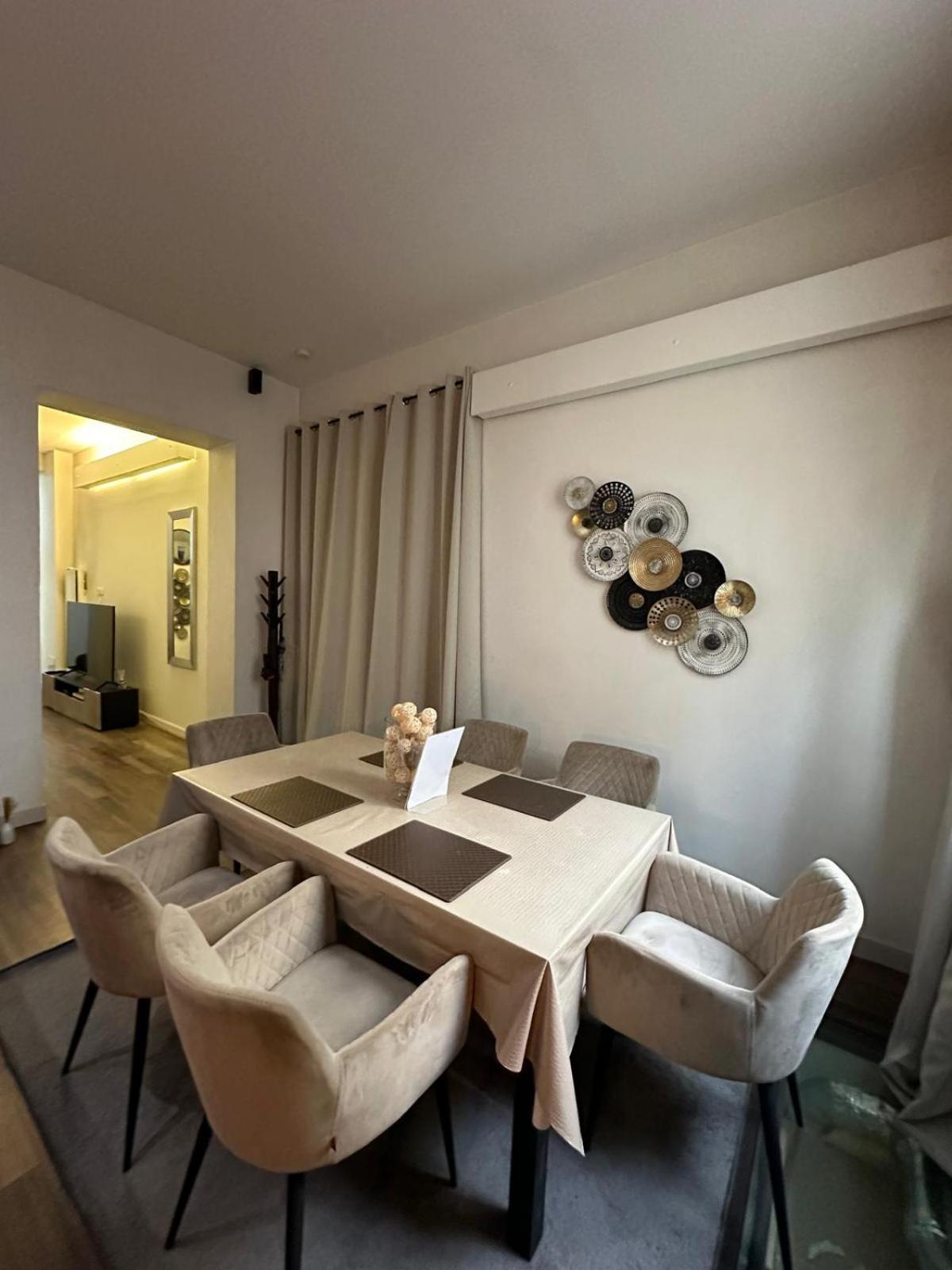 Les Champs Elysées-125m2 Modern and Spacious