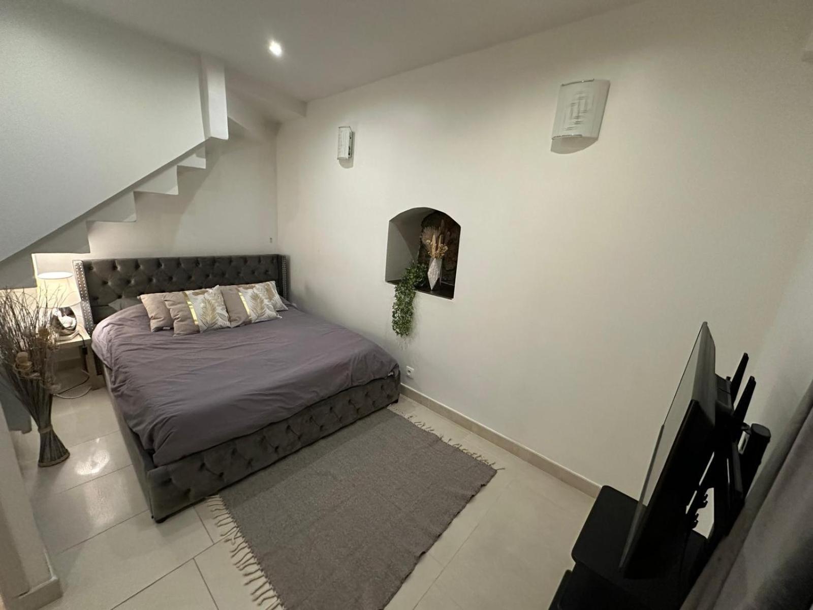 Les Champs Elysées-125m2 Modern and Spacious
