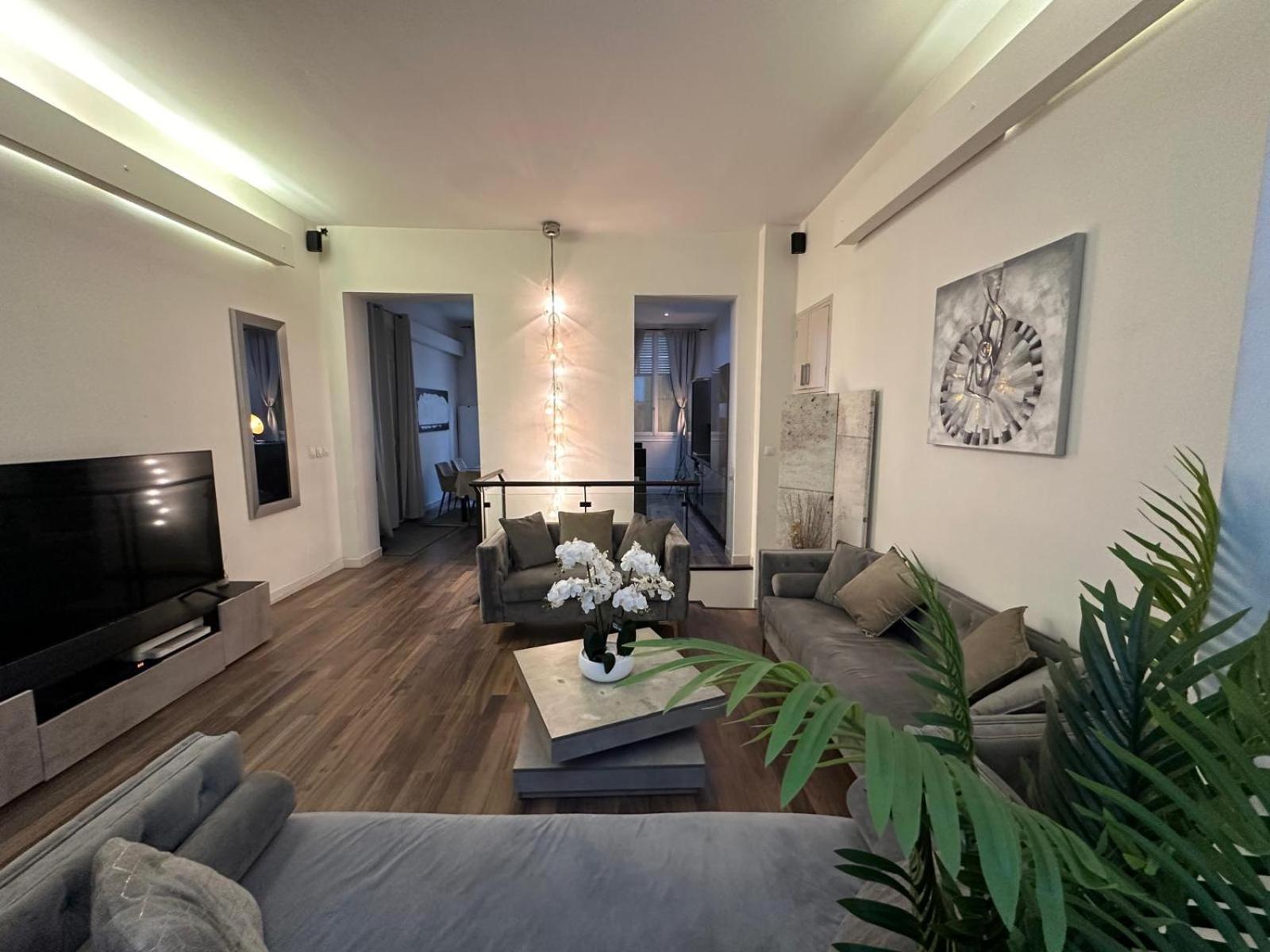 Les Champs Elysées-125m2 Modern and Spacious