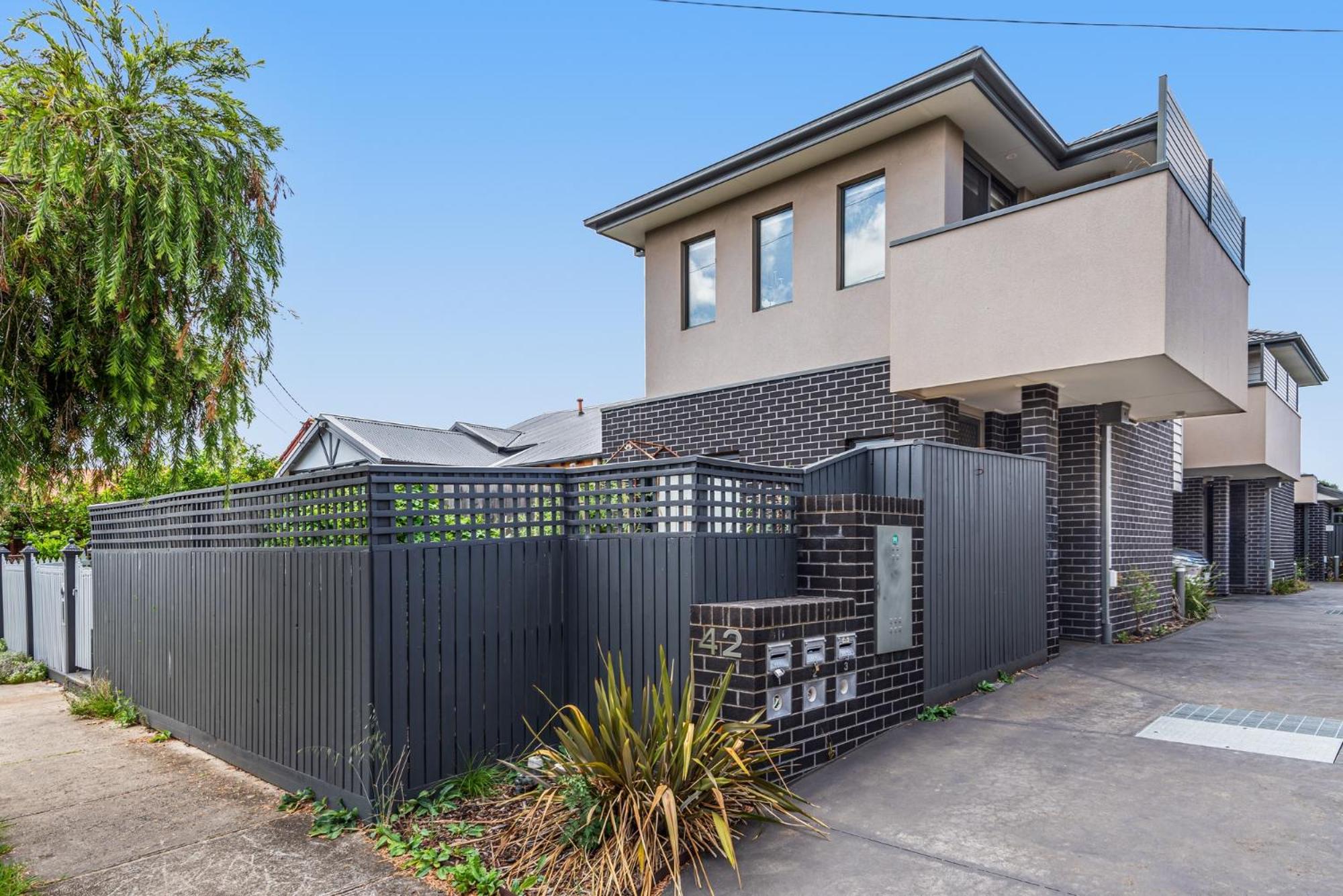 Charming Retro Townhouse in Vibrant Coburg