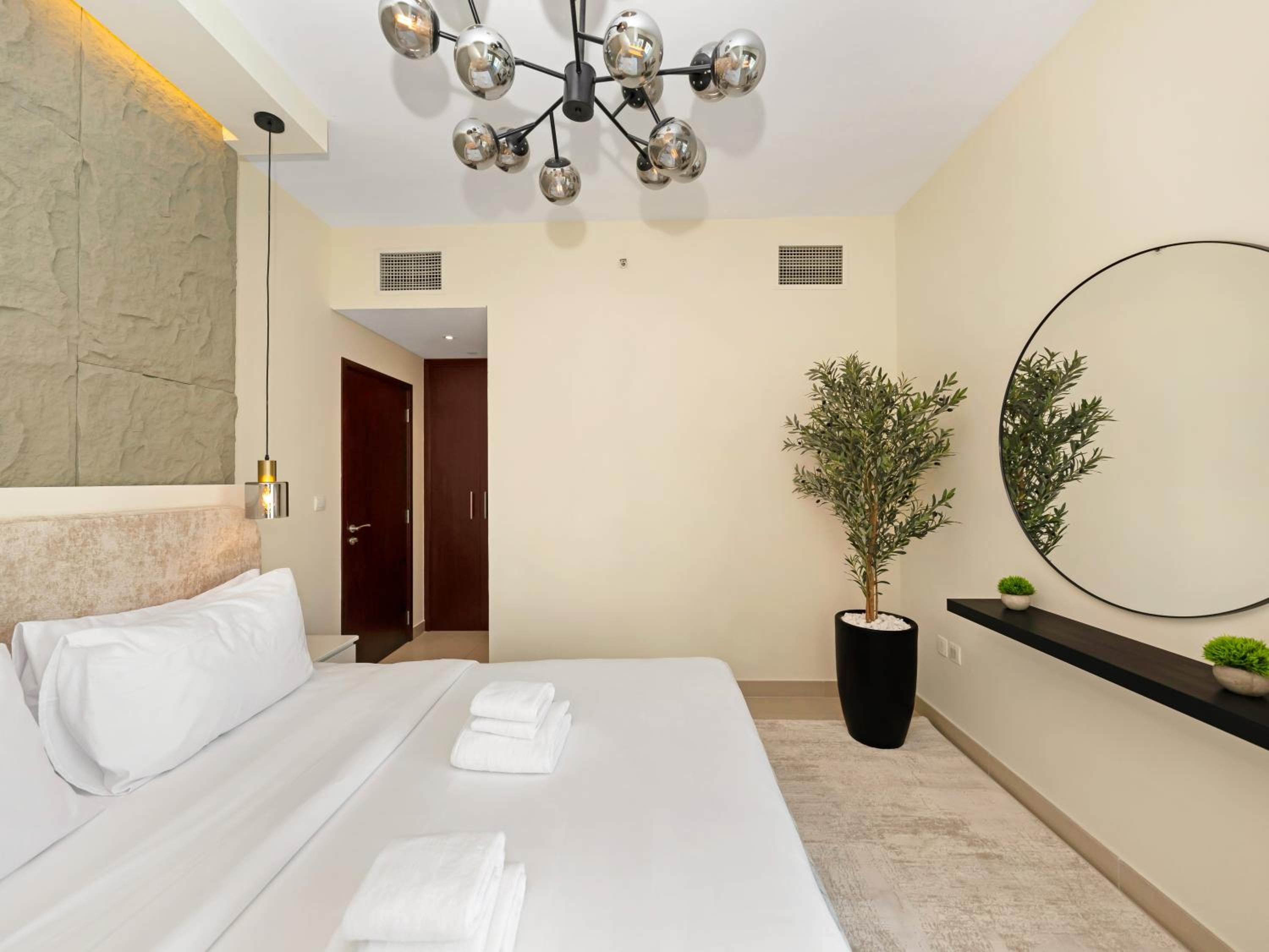 Royal Vista - Luxury 2BR Apartment at 29 Boulevard Tower - Downtown