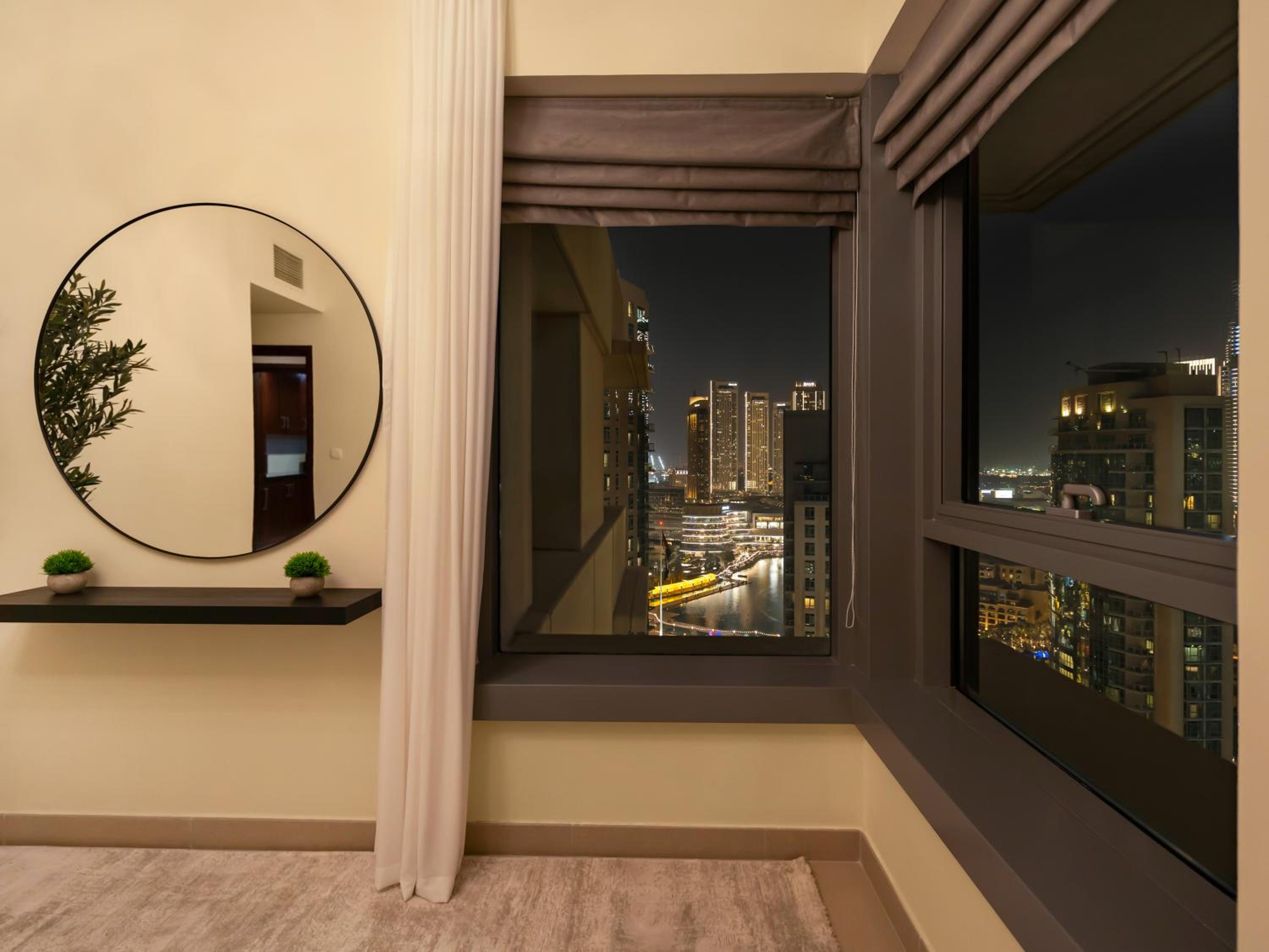 Royal Vista - Luxury 2BR Apartment at 29 Boulevard Tower - Downtown