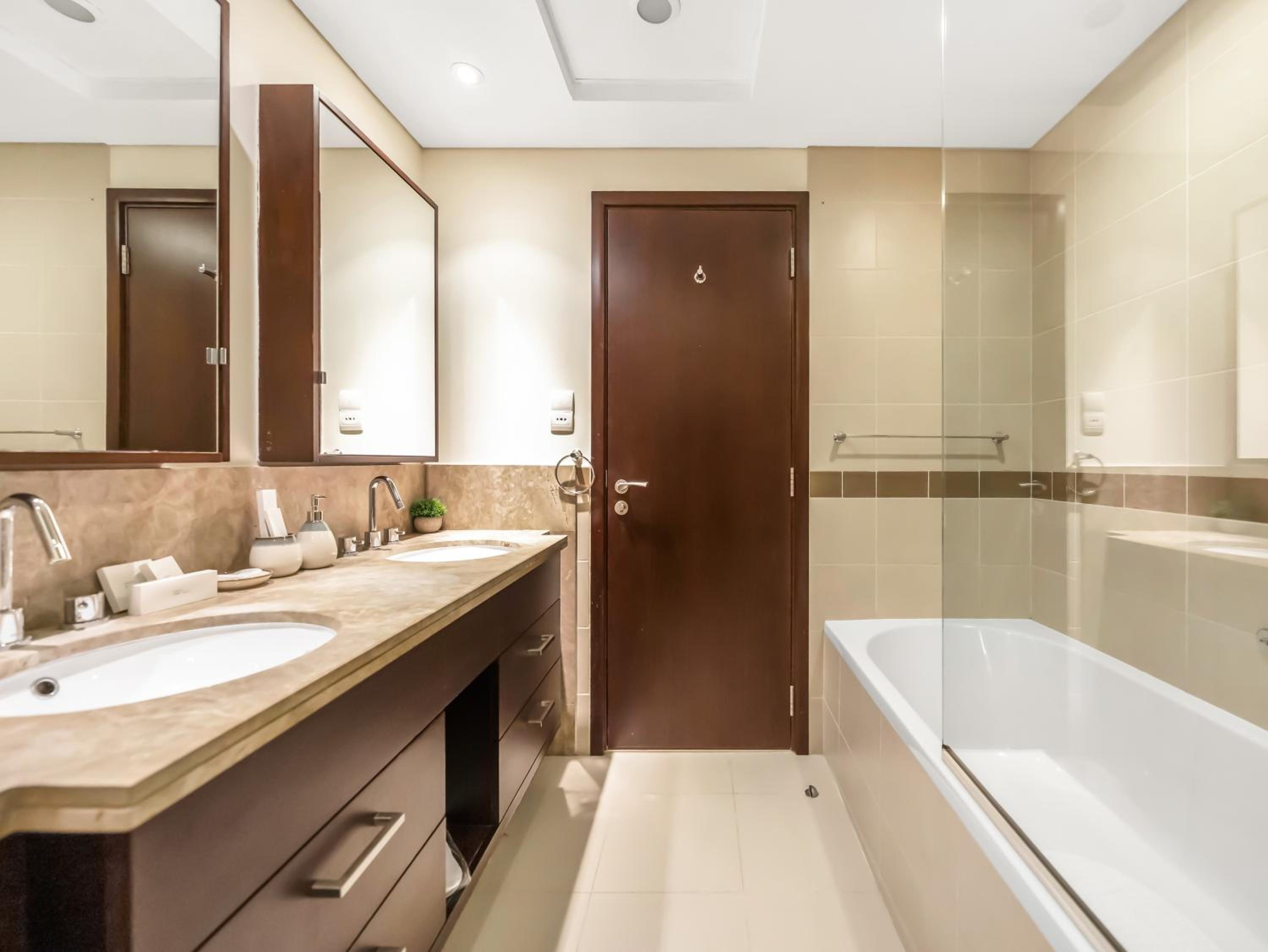 Royal Vista - Luxury 2BR Apartment at 29 Boulevard Tower - Downtown