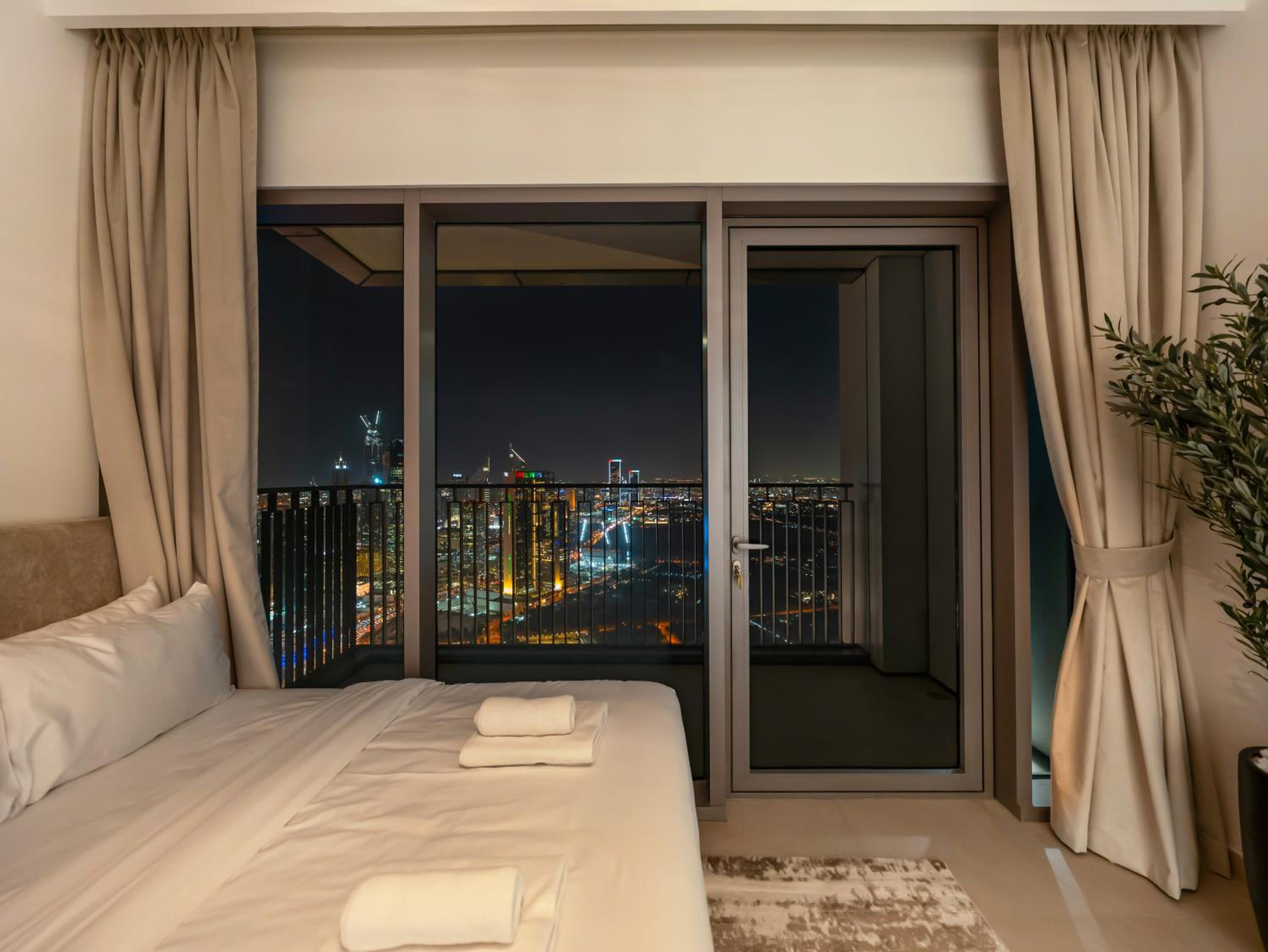 Royal Vista - Luxury 2BR Apartment at Downtown Views II - Downtown