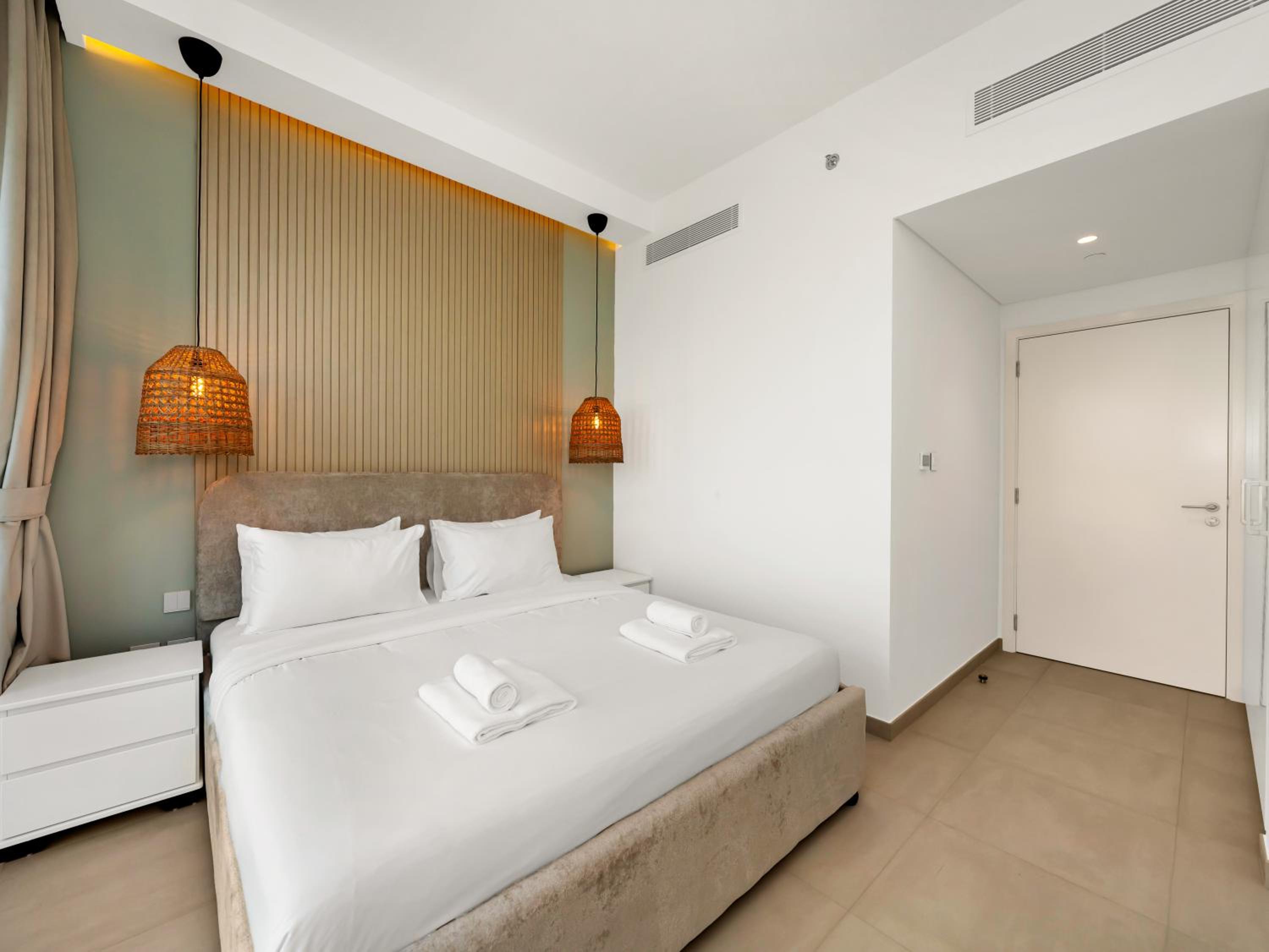 Royal Vista - Luxury 2BR Apartment at Downtown Views II - Downtown