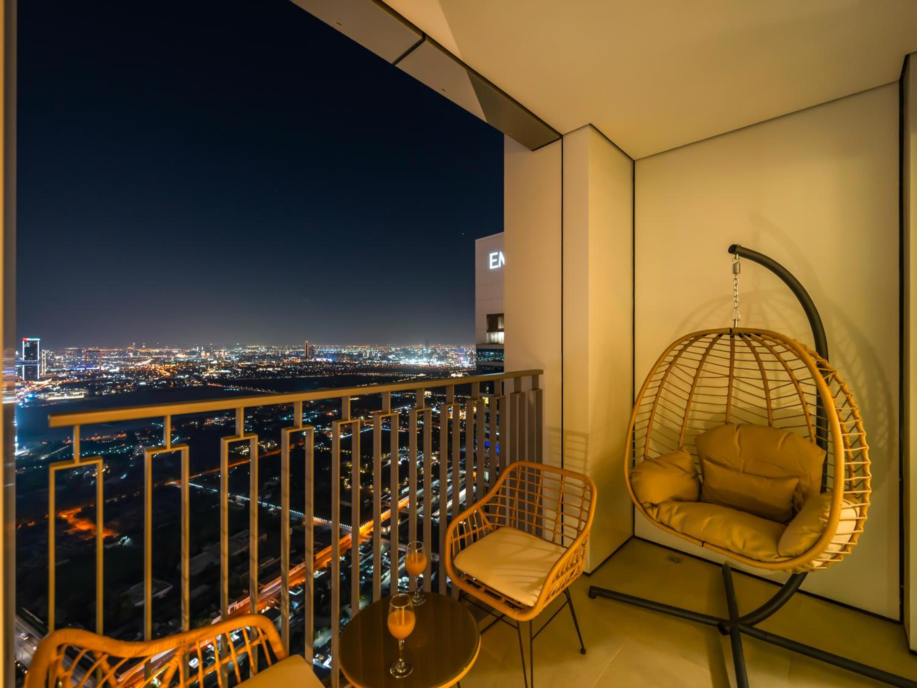 Royal Vista - Luxury 2BR Apartment at Downtown Views II - Downtown